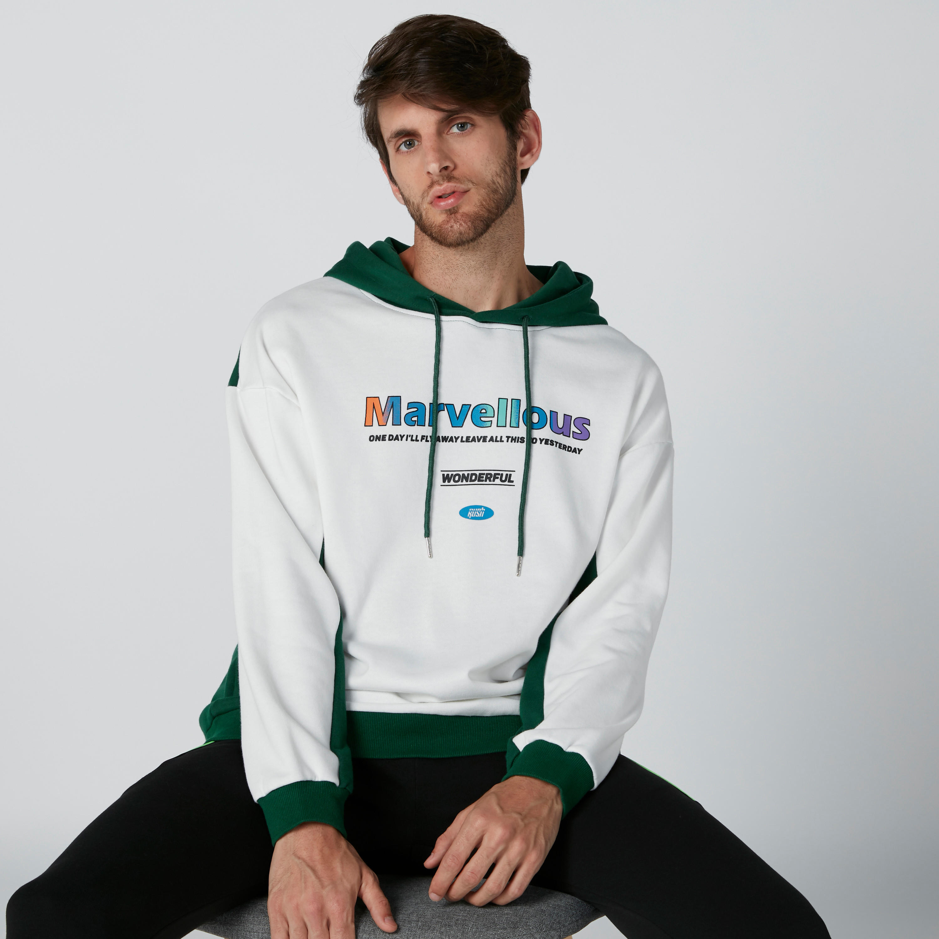 هودي بطبعات وأكمام طويلة-men-winterwear-hoodiesandsweatshirts-image-1