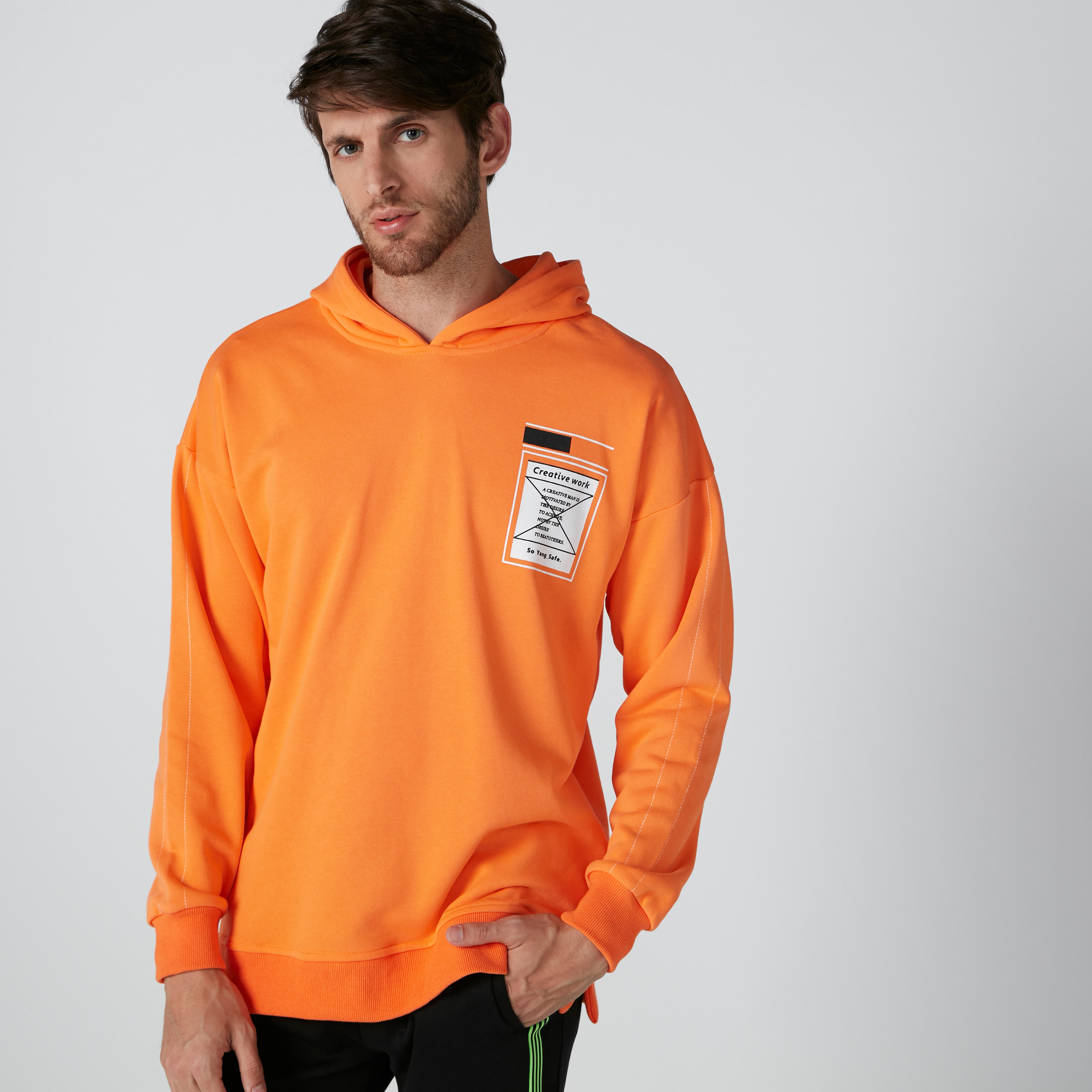 هودي بطبعات وأكمام طويلة-men-winterwear-hoodiesandsweatshirts-image-2