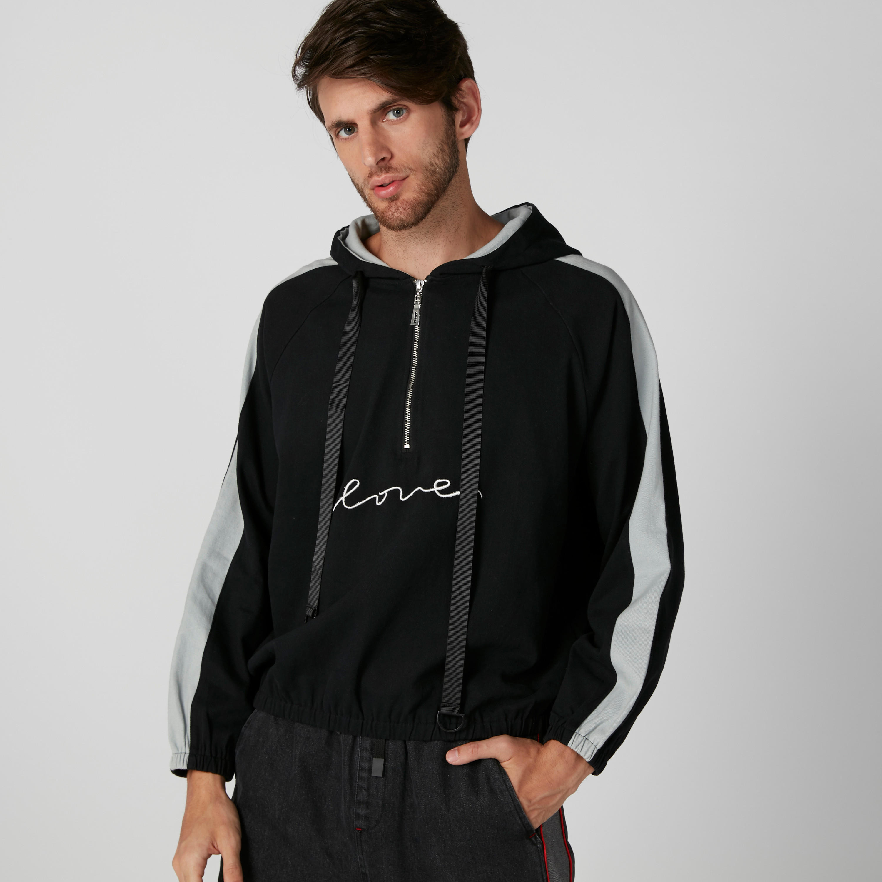 جاكيت مُطرّز بأكمام طويلة وقبعة-men-clothing-jacketsandblazers-jackets-image-1
