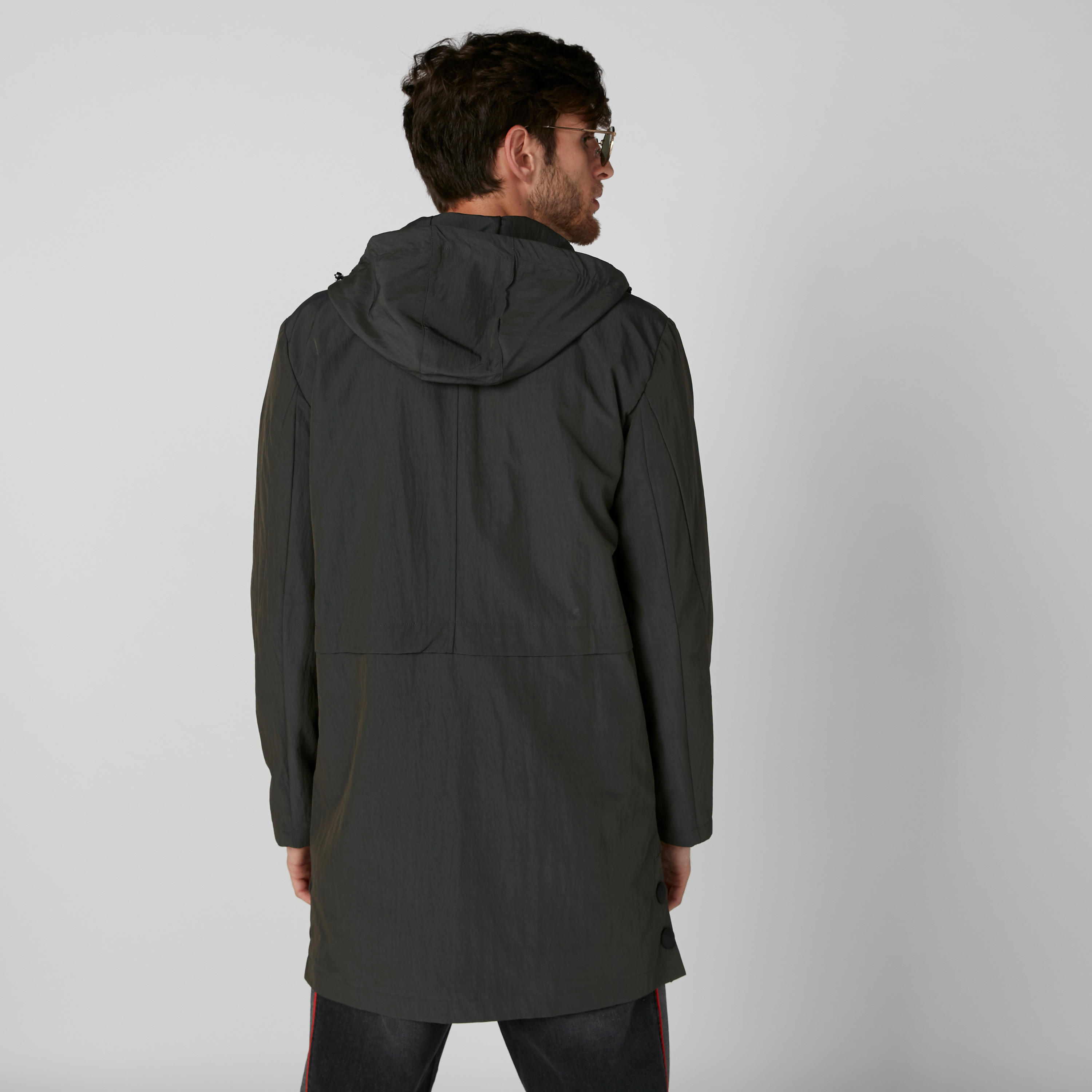 معطف طويل بجيوب وسحاب إغلاق وقبعة-men-clothing-jacketsandblazers-coats-image-2