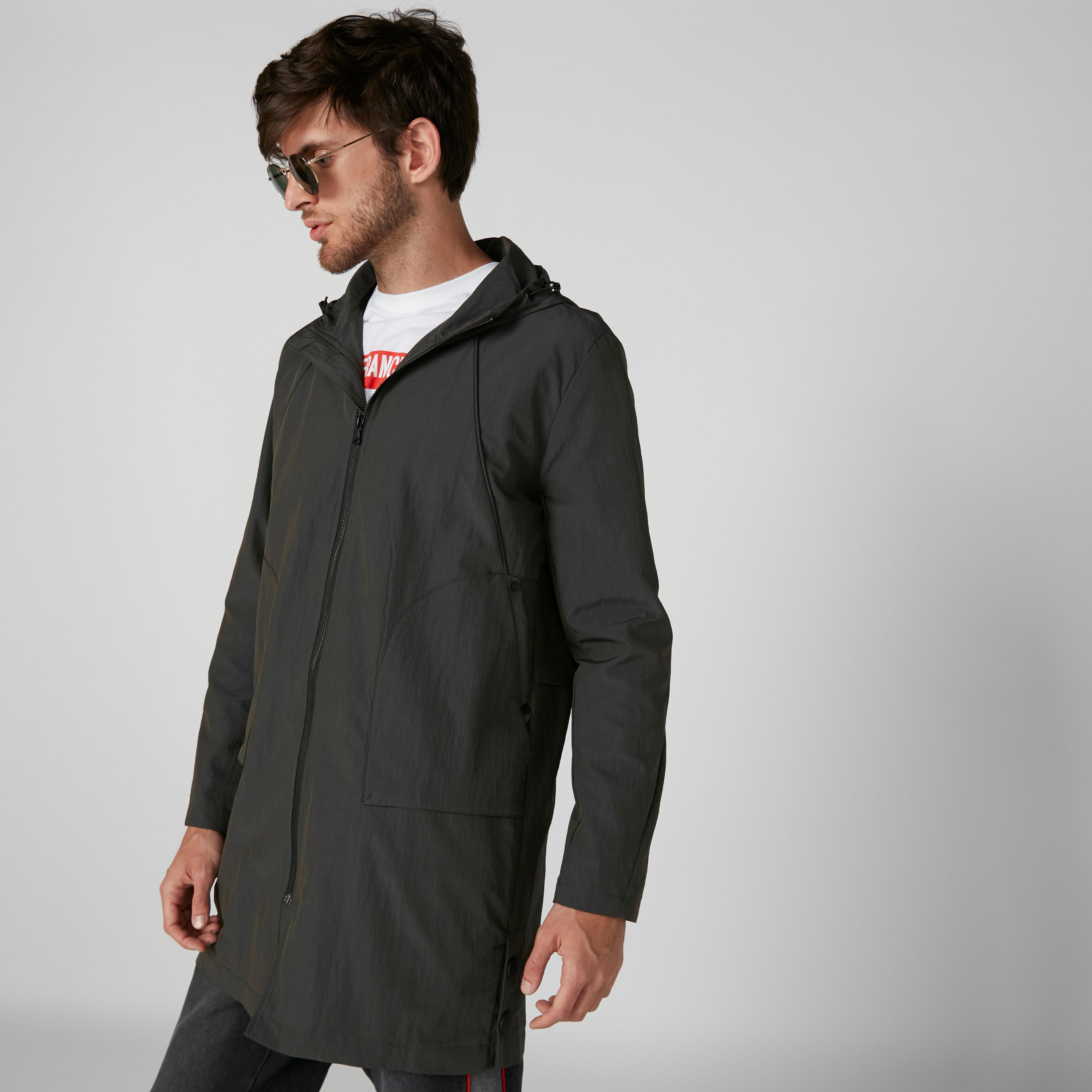 معطف طويل بجيوب وسحاب إغلاق وقبعة-men-clothing-jacketsandblazers-coats-image-5