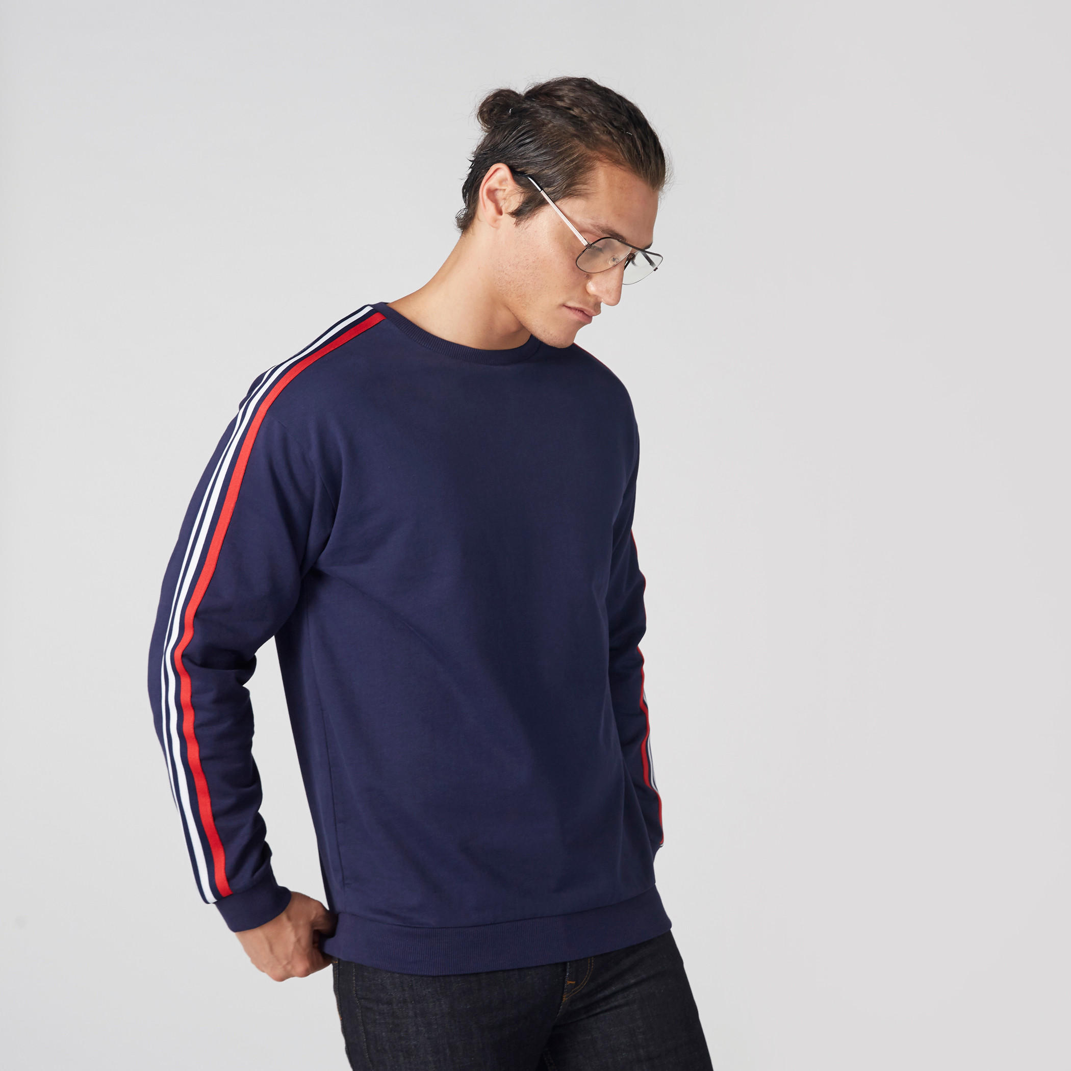 سويت شيرت مقلم بياقة مستديرة وأكمام طويلة-men-winterwear-hoodiesandsweatshirts-image-3