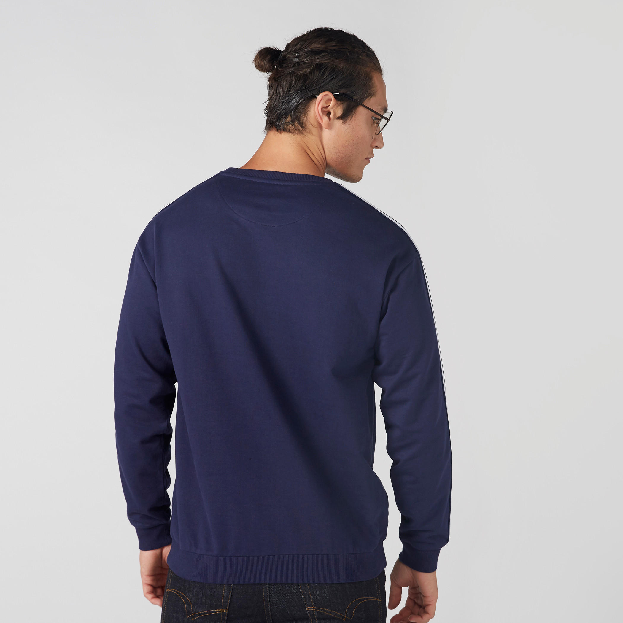 سويت شيرت مقلم بياقة مستديرة وأكمام طويلة-men-winterwear-hoodiesandsweatshirts-image-4