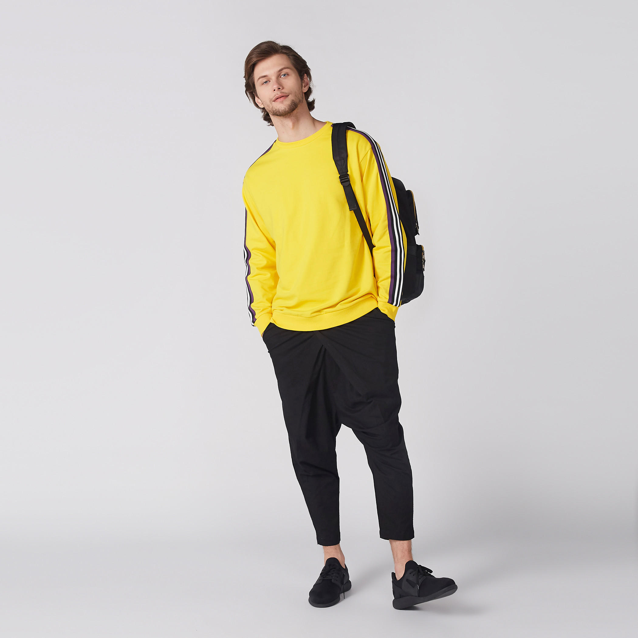 سويت شيرت بأكمام طويلة مطاطية-men-winterwear-hoodiesandsweatshirts-image-2