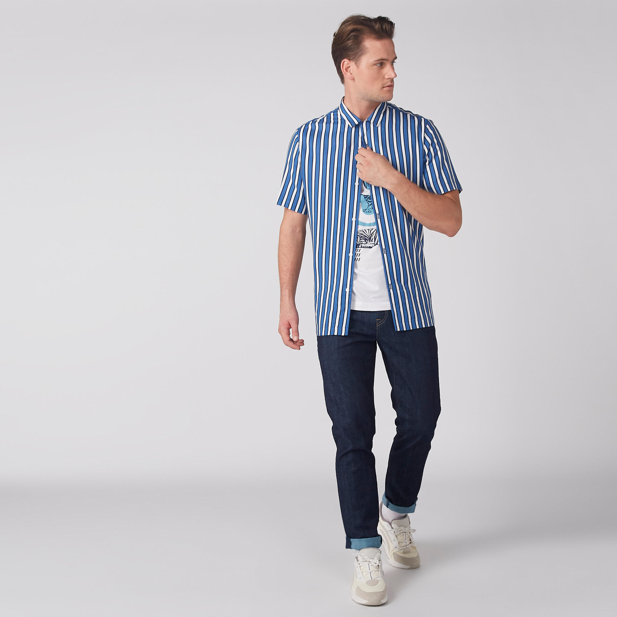 قميص مقلّم بأكمام قصيرة وأزرار-men-clothing-shirts-image-4