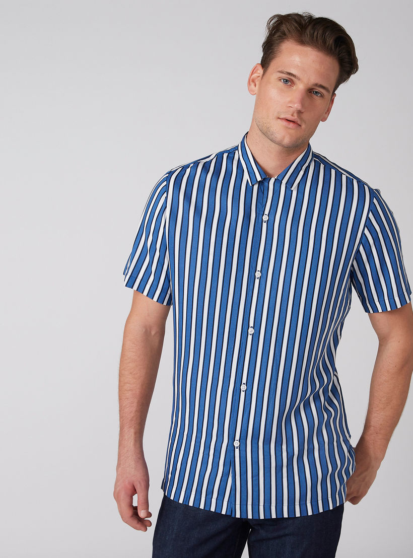 قميص مقلّم بأكمام قصيرة وأزرار-men-clothing-shirts-image-3