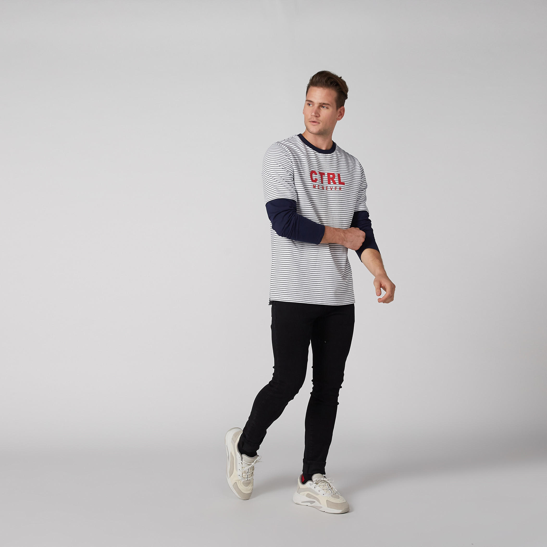 تيشيرت مقلم بياقة مستديرة وأكمام طويلة-men-clothing-tshirtsandpolos-tshirts-image-2