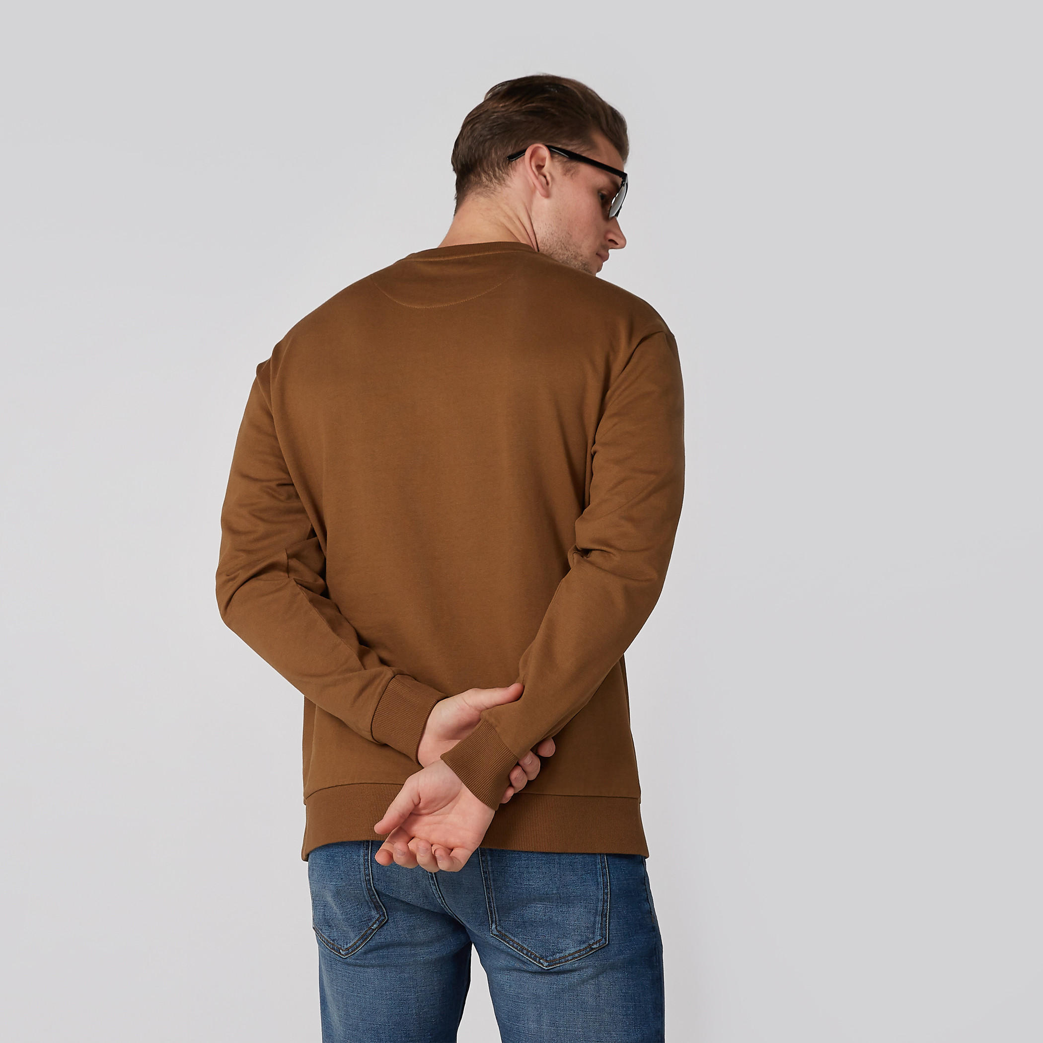سويت شيرت بياقة مستديرة وأكمام طويلة وطبعات-men-winterwear-hoodiesandsweatshirts-image-3