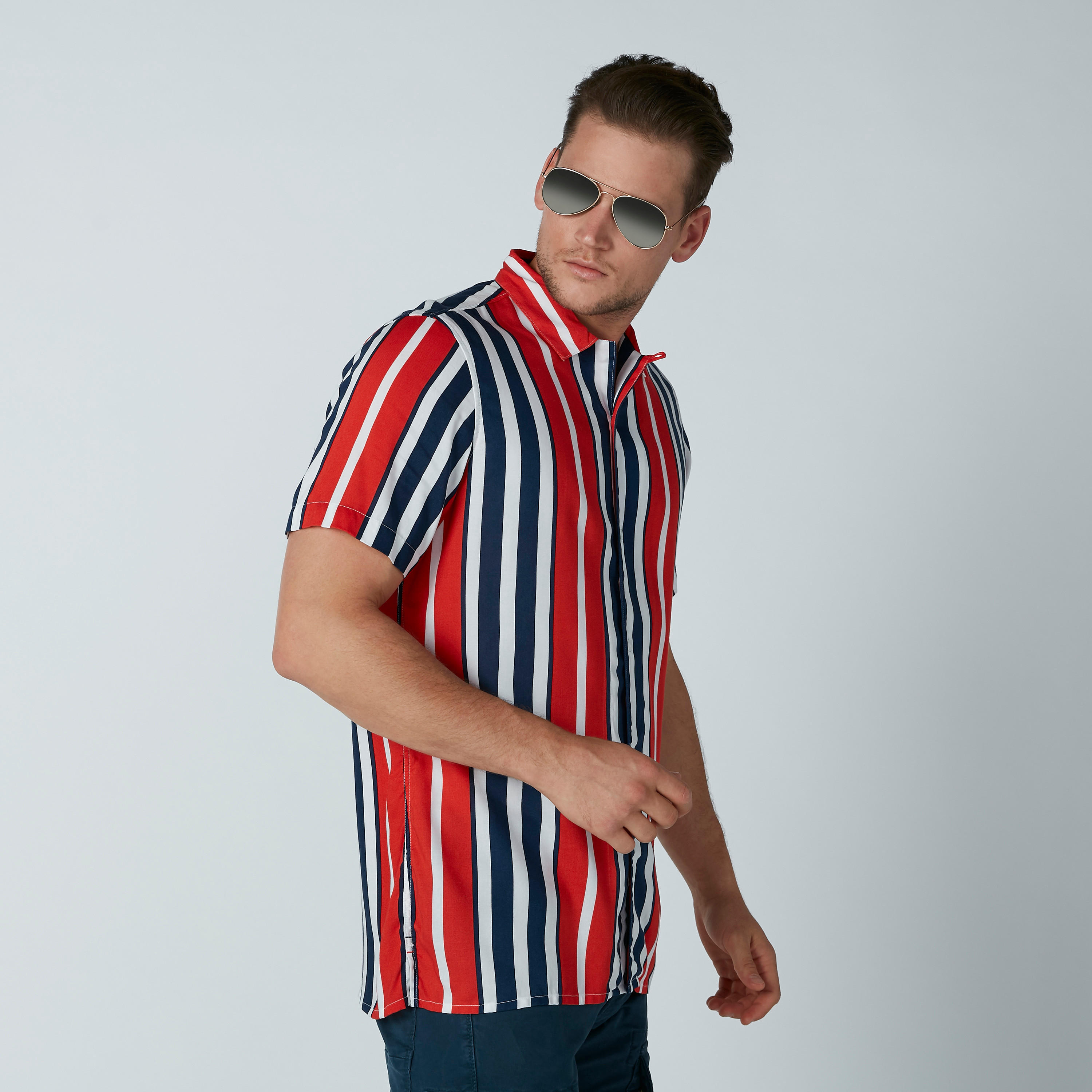 قميص مقلّم بأكمام قصيرة-men-clothing-shirts-image-3