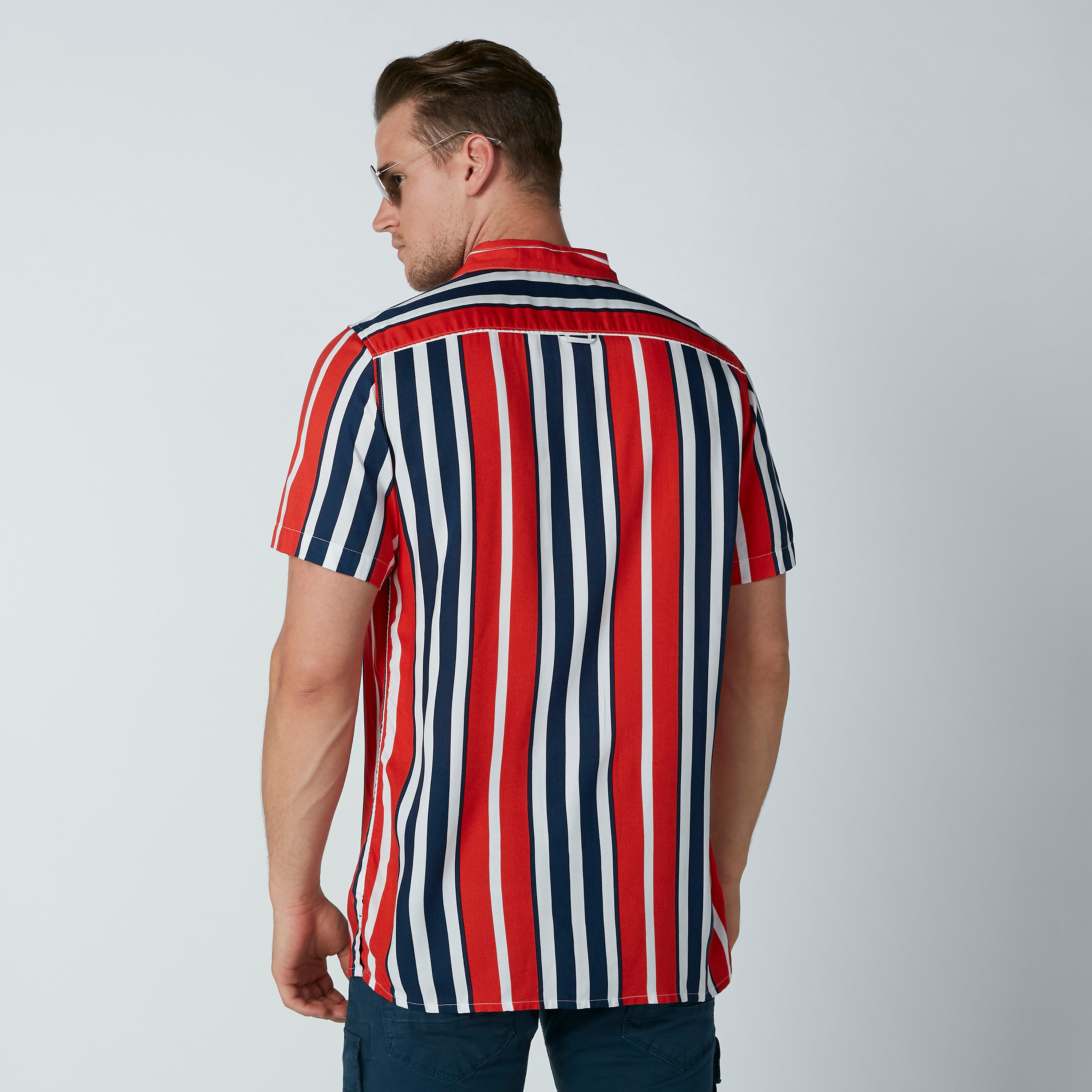 قميص مقلّم بأكمام قصيرة-men-clothing-shirts-image-3