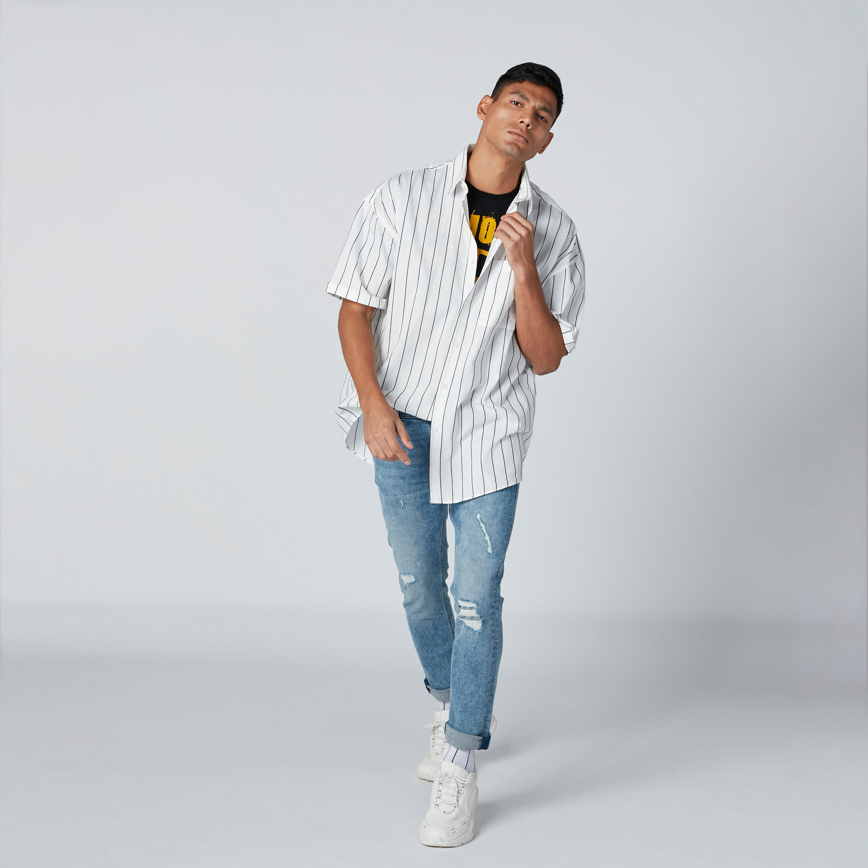 قميص مقلم بأكمام قصيرة وأزرار وجيوب-men-clothing-shirts-image-3