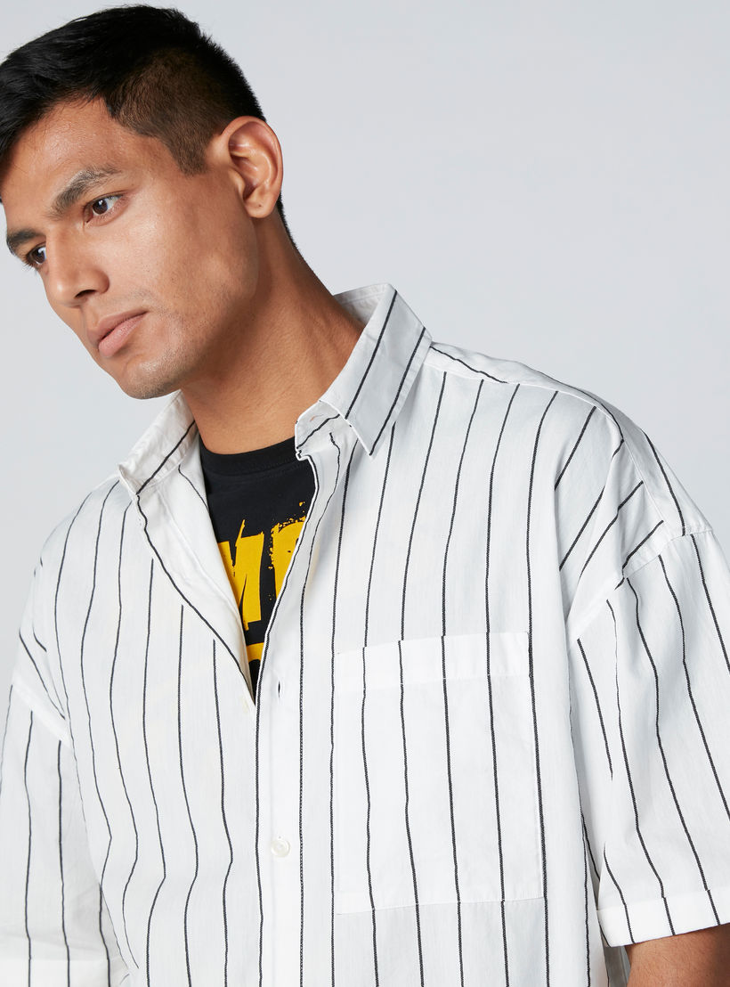 قميص مقلم بأكمام قصيرة وأزرار وجيوب-men-clothing-shirts-image-4