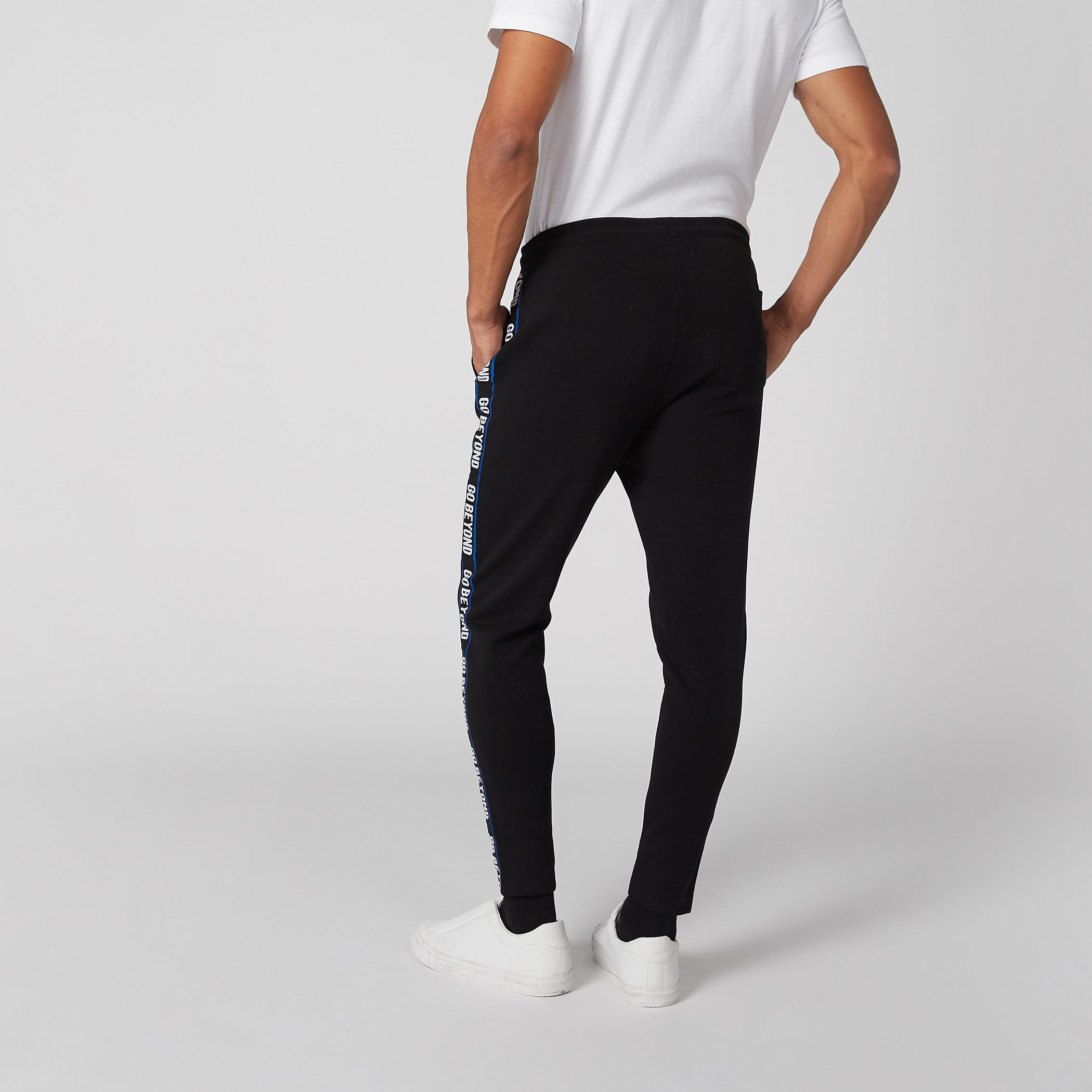 بنطال رياضي بجيوب ورباط وطبعات-men-clothing-sportswearandactivewear-bottoms-image-5