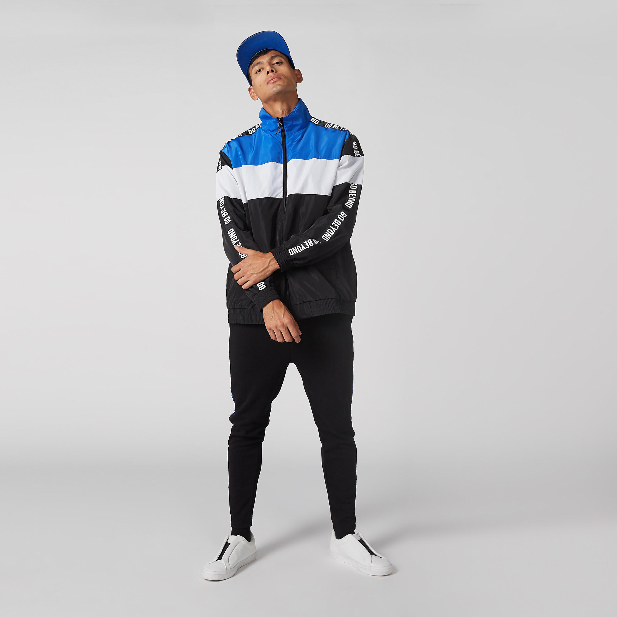 جاكيت بومبر بأكمام طويلة وطبعات-men-clothing-jacketsandblazers-jackets-image-2