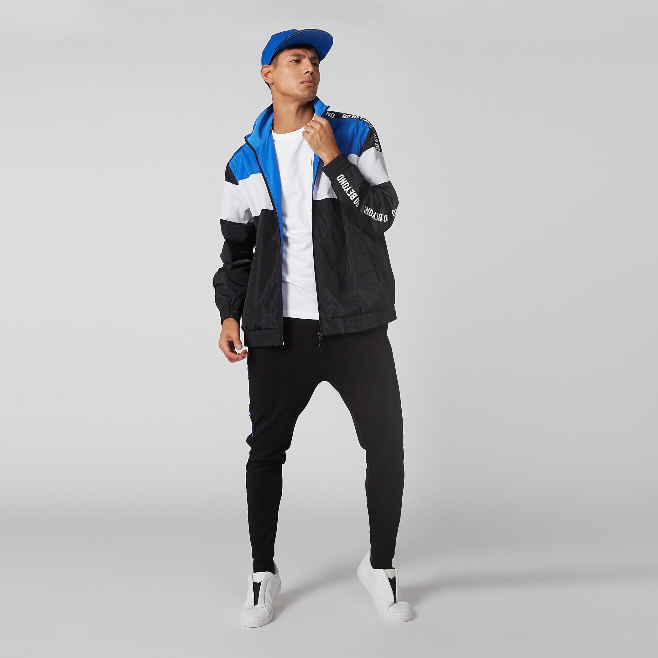 جاكيت بومبر بأكمام طويلة وطبعات-men-clothing-jacketsandblazers-jackets-image-4