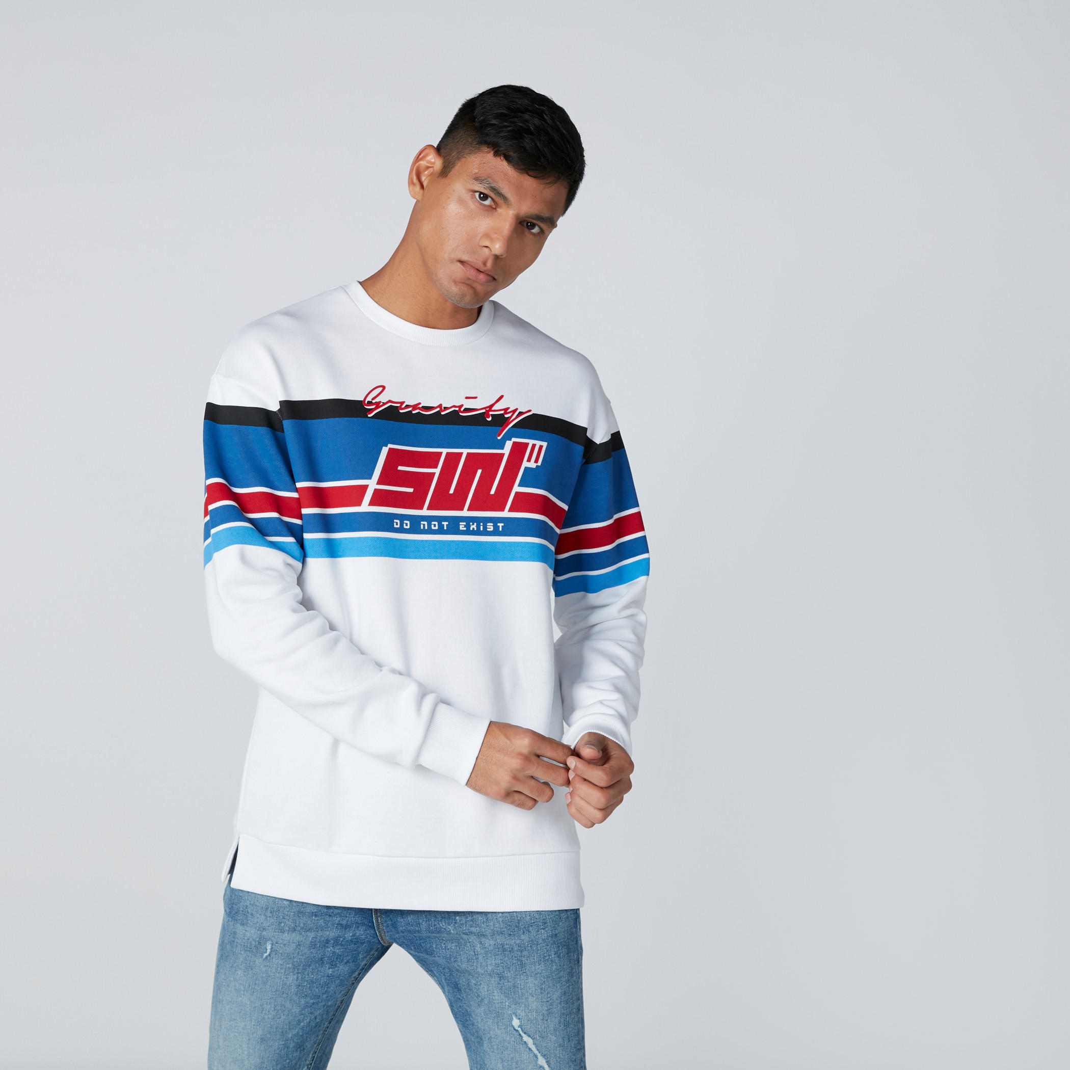 Printed T-Shirt with Cuffed Sleeves and Side Slits-men-winterwear-hoodiesandsweatshirts-image-5