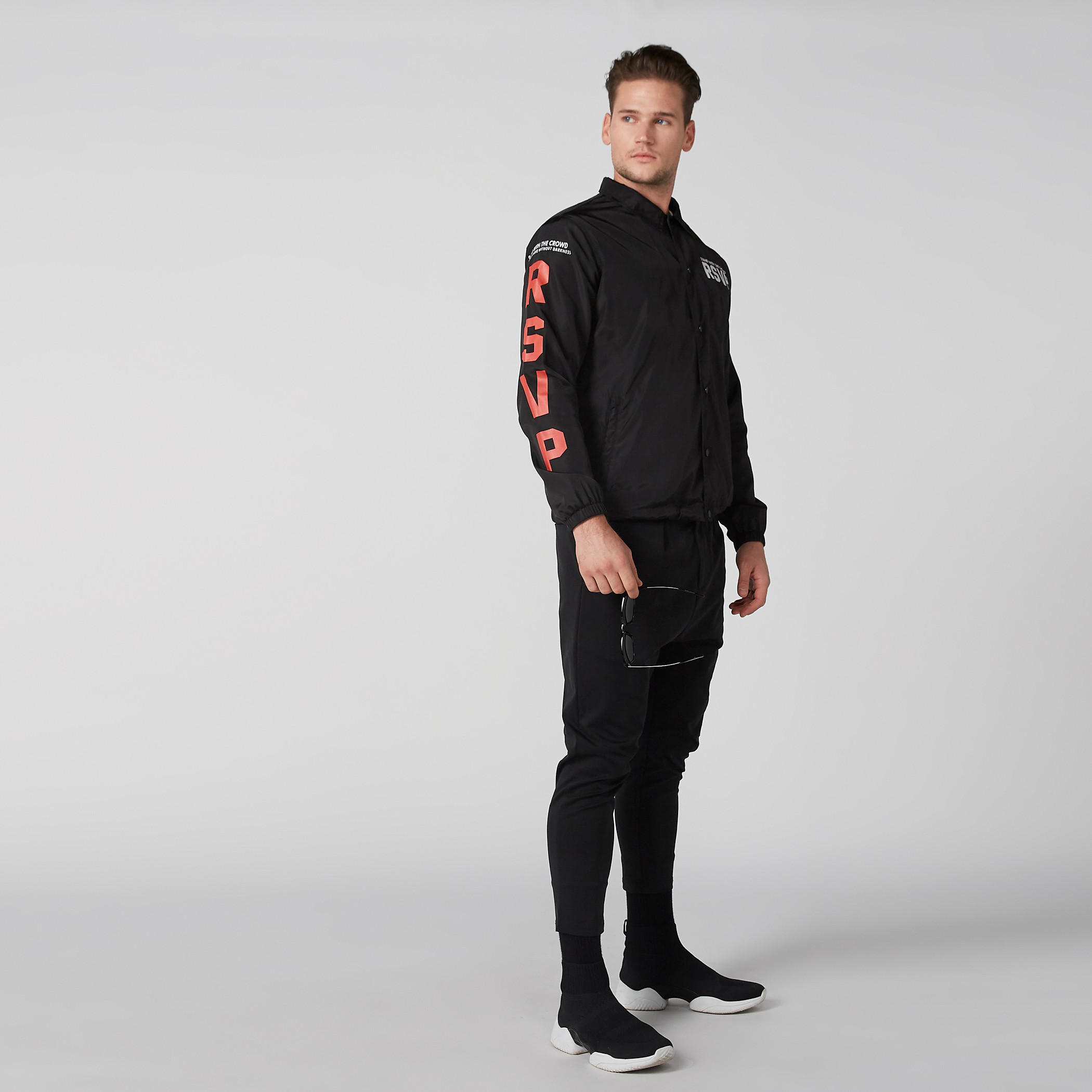جاكيت بومبر بأكمام طويلة ومكبس إغلاق وطبعات-men-clothing-jacketsandblazers-jackets-image-2