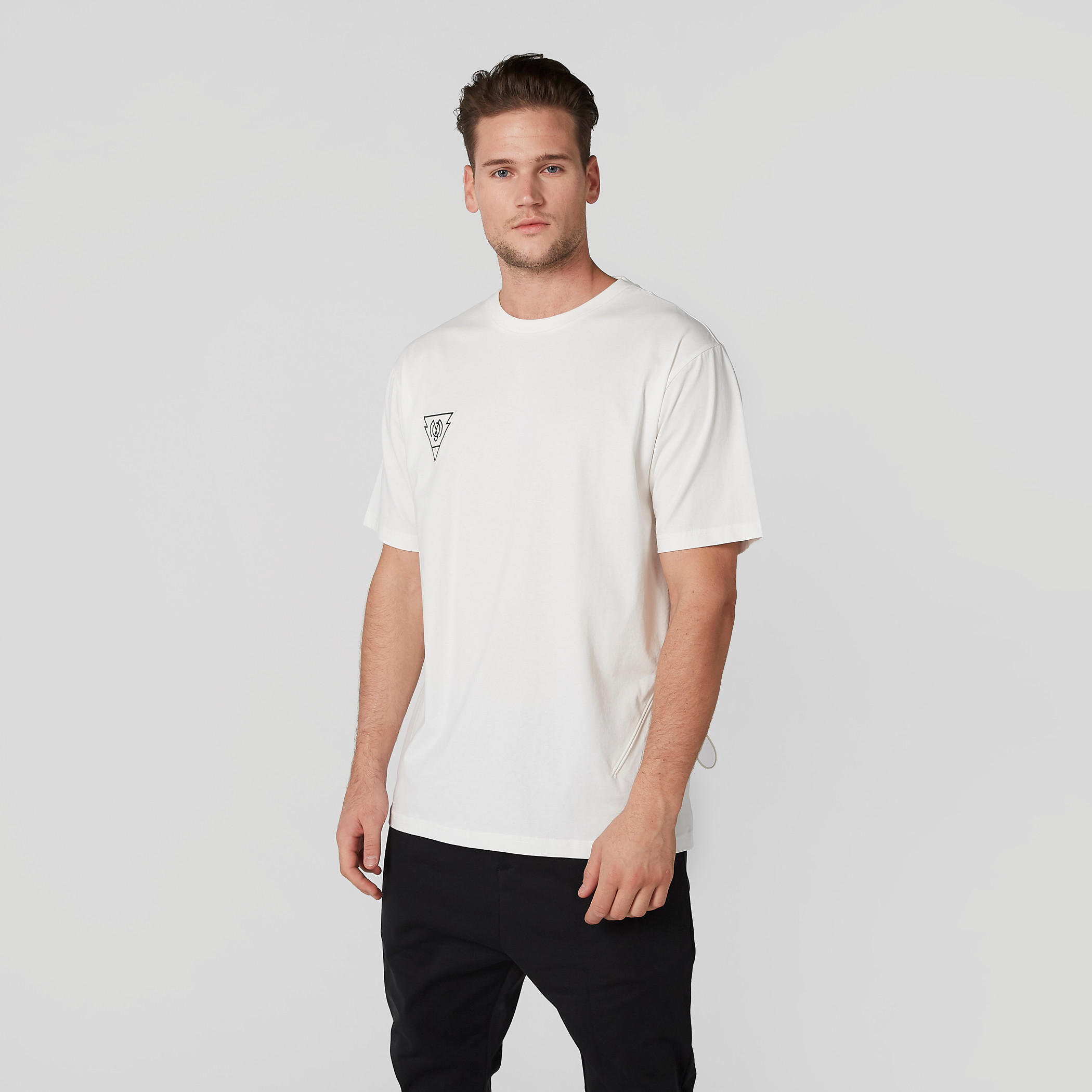 تيشيرت بياقة ضيّقة وأكمام قصيرة-men-clothing-tshirtsandpolos-tshirts-image-1