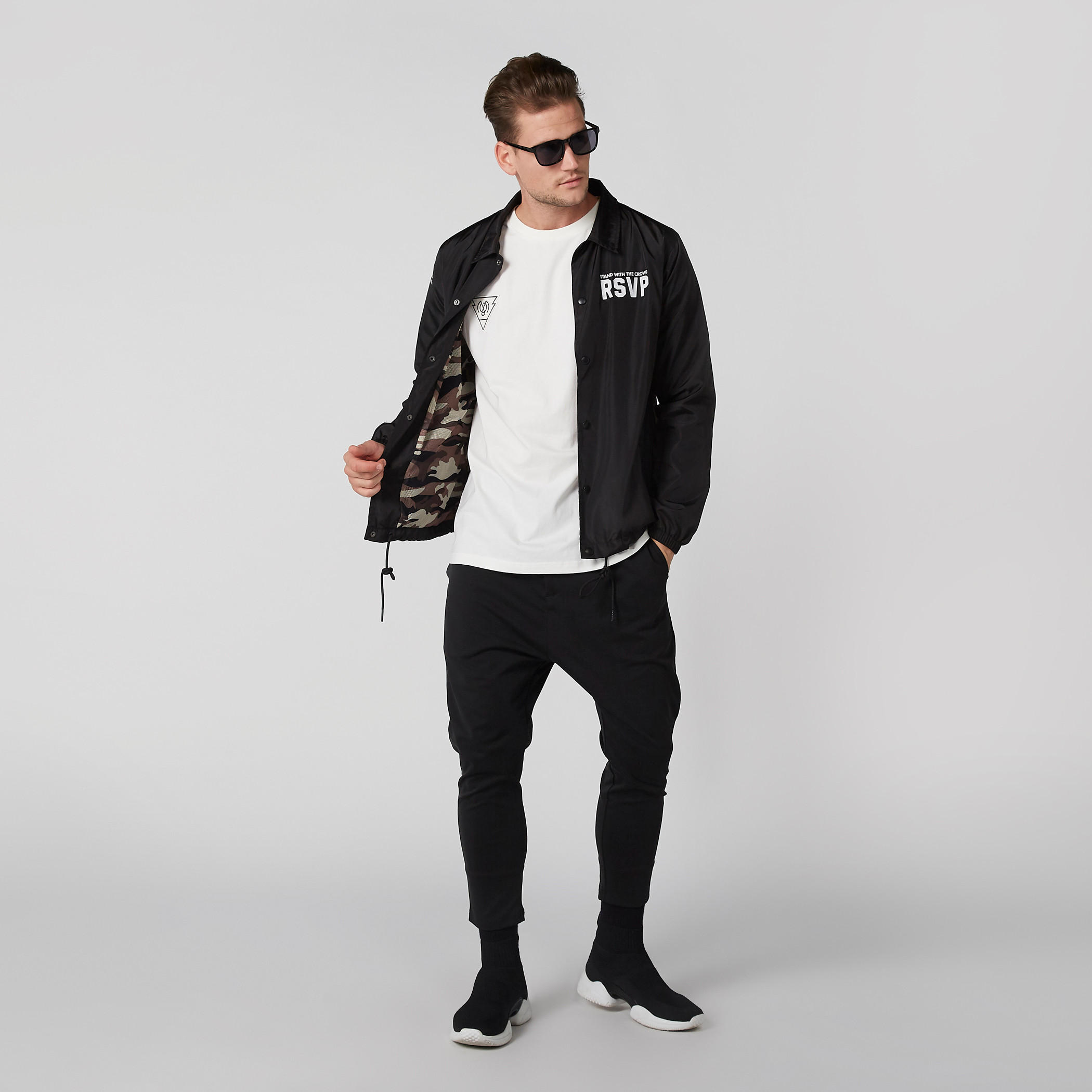 تيشيرت بياقة ضيّقة وأكمام قصيرة-men-clothing-tshirtsandpolos-tshirts-image-2
