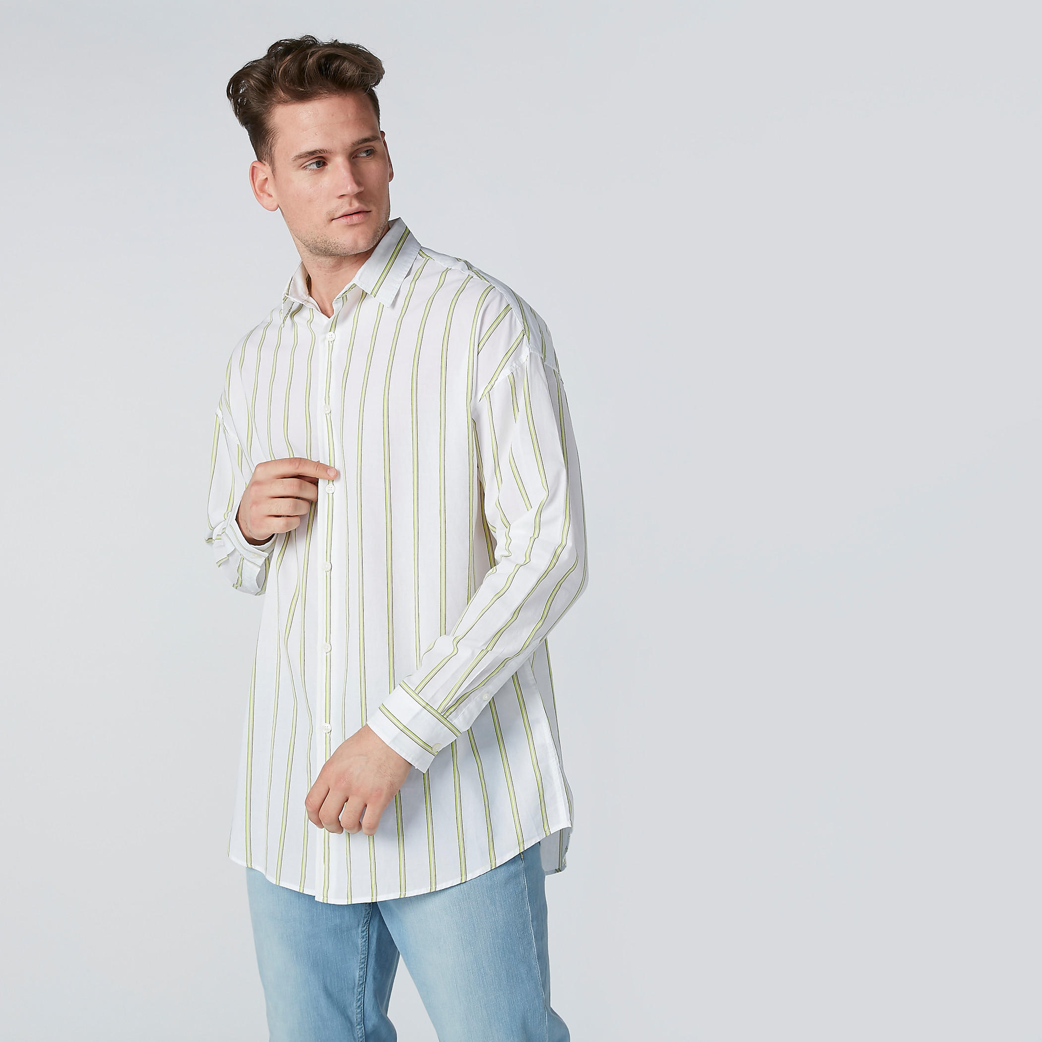 قميص مقلّم بأكمام طويلة وأزرار-men-clothing-shirts-image-1