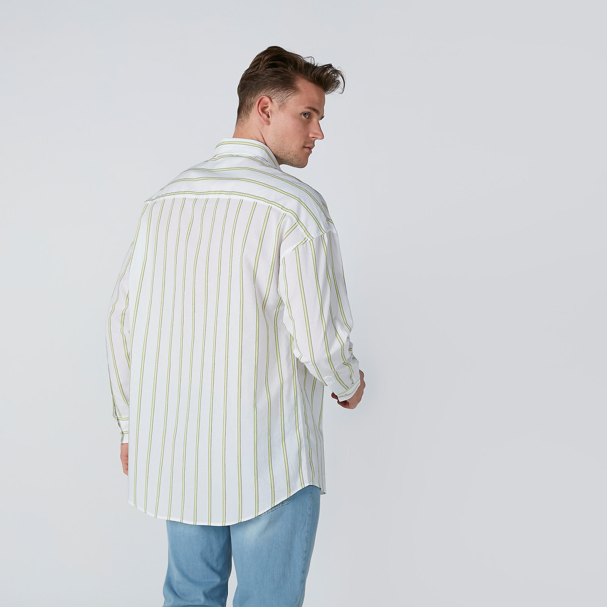قميص مقلّم بأكمام طويلة وأزرار-men-clothing-shirts-image-2