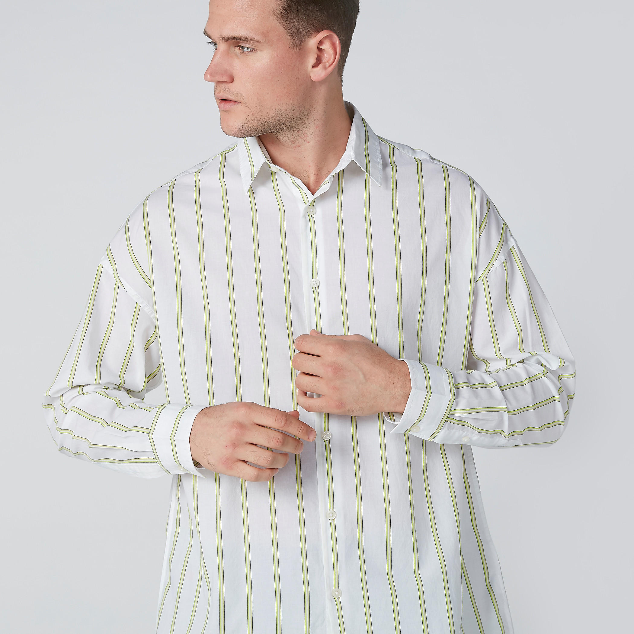 قميص مقلّم بأكمام طويلة وأزرار-men-clothing-shirts-image-5