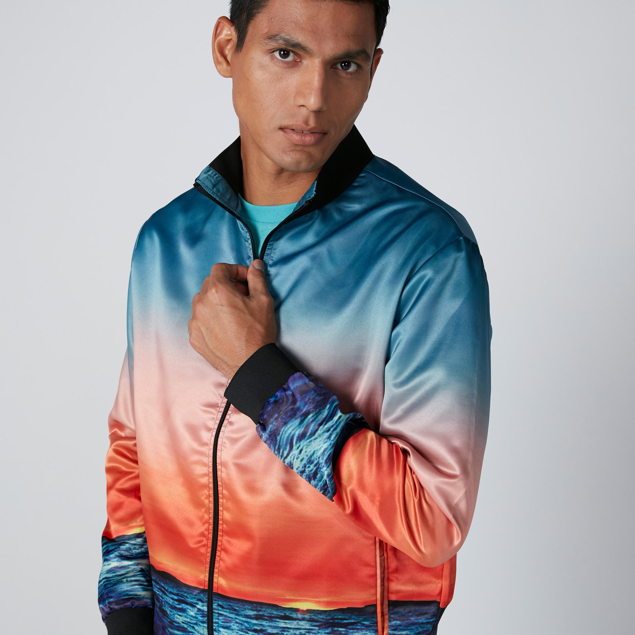 جاكيت بومبر بأكمام طويلة وطبعات وجيوب كانجارو-men-clothing-jacketsandblazers-jackets-image-1