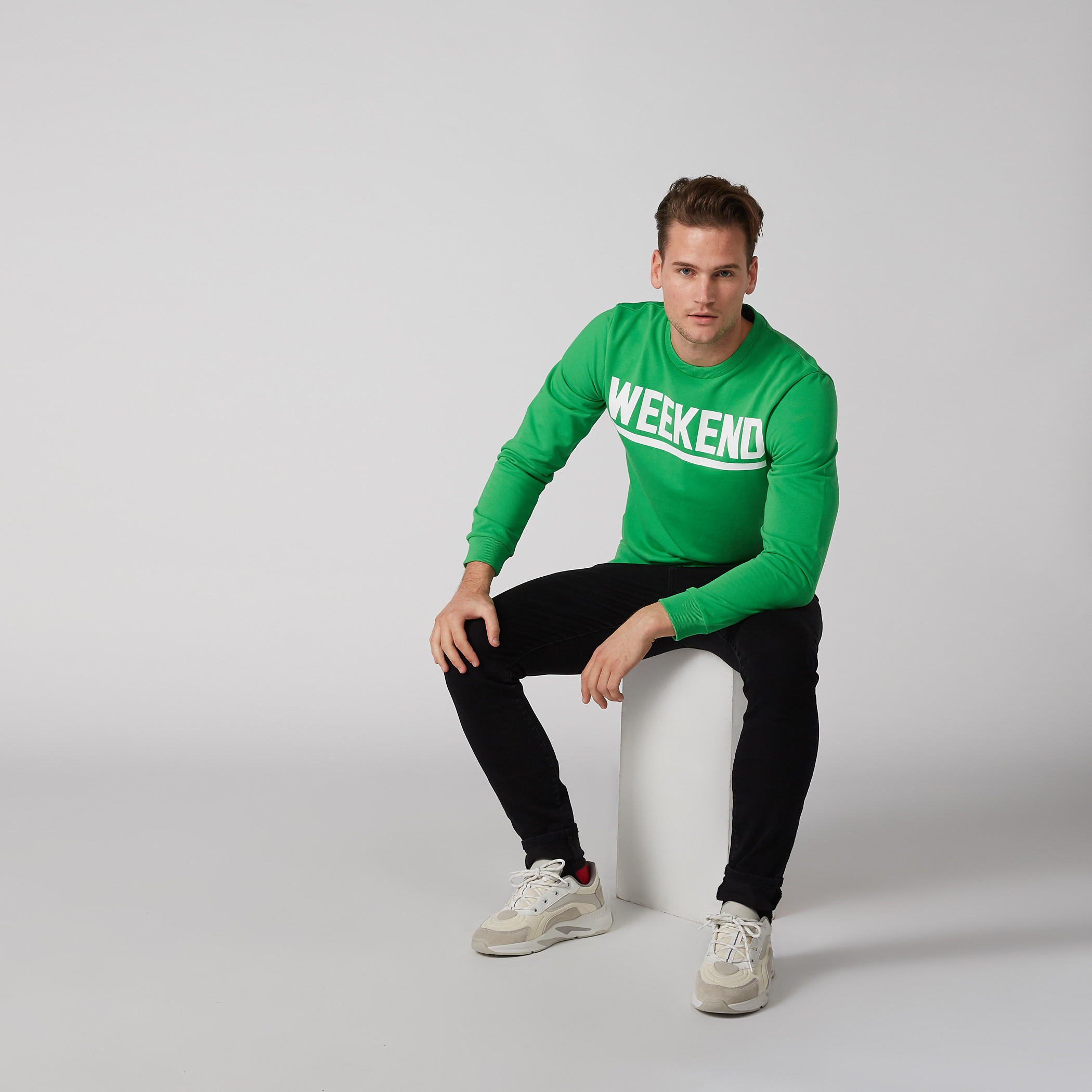 سويت شيرت بياقة مستديرة وأكمام طويلة وطبعات-men-winterwear-hoodiesandsweatshirts-image-4