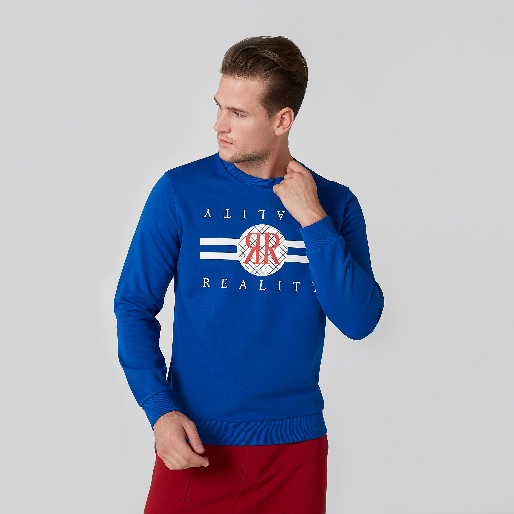 سويتر بياقة ضيّقة وأكمام طويلة وطبعات-men-winterwear-hoodiesandsweatshirts-image-2