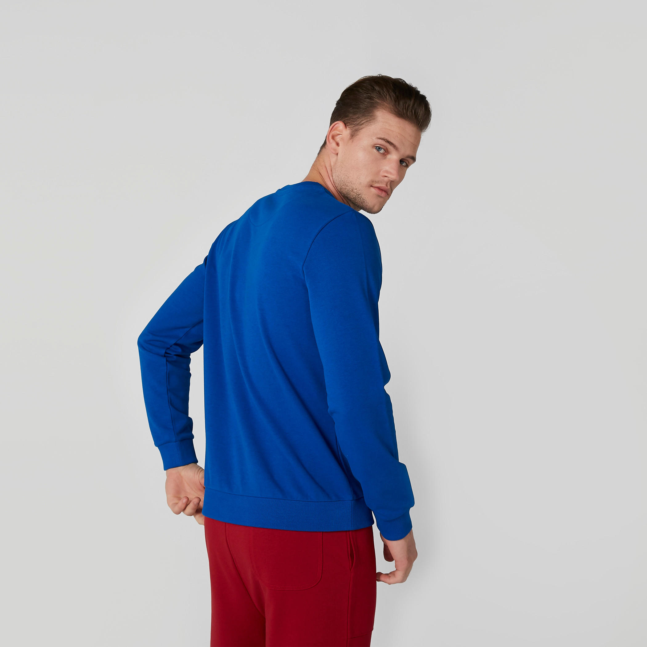 سويتر بياقة ضيّقة وأكمام طويلة وطبعات-men-winterwear-hoodiesandsweatshirts-image-1