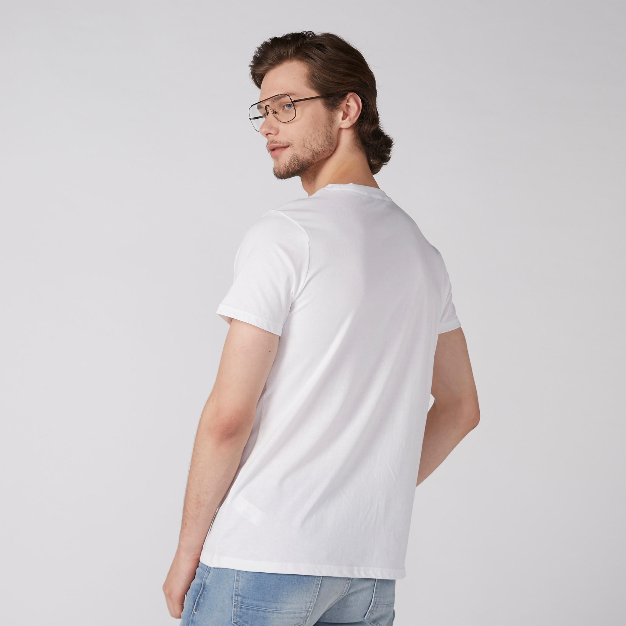 تيشيرت بنقش مطبوع مع ياقة دائرية وأكمام قصيرة-men-clothing-tshirtsandpolos-tshirts-image-3