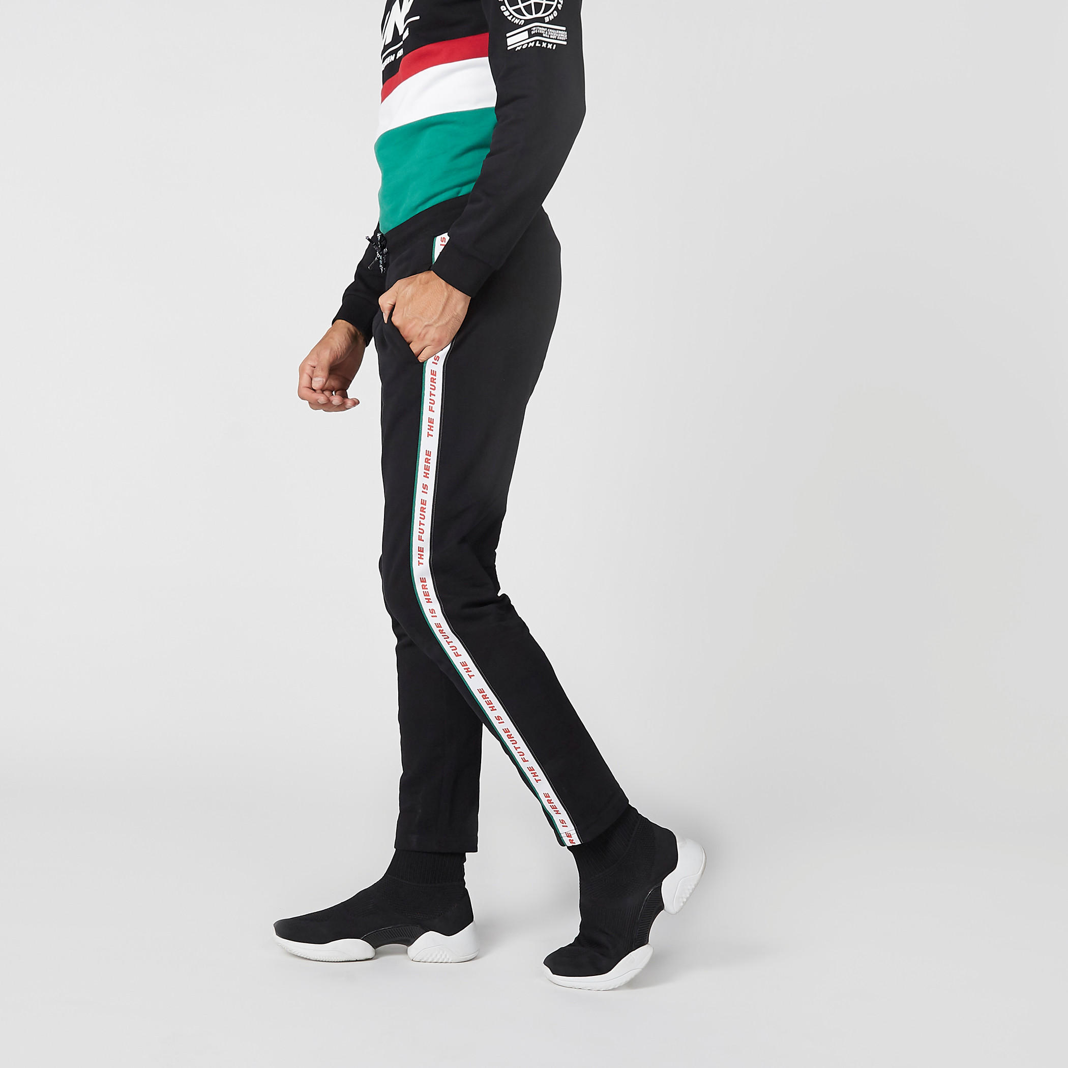 بنطال رياضي بجيوب وشريطة جانبية بطبعات-men-clothing-bottoms-trousersandchinos-trousers-image-2