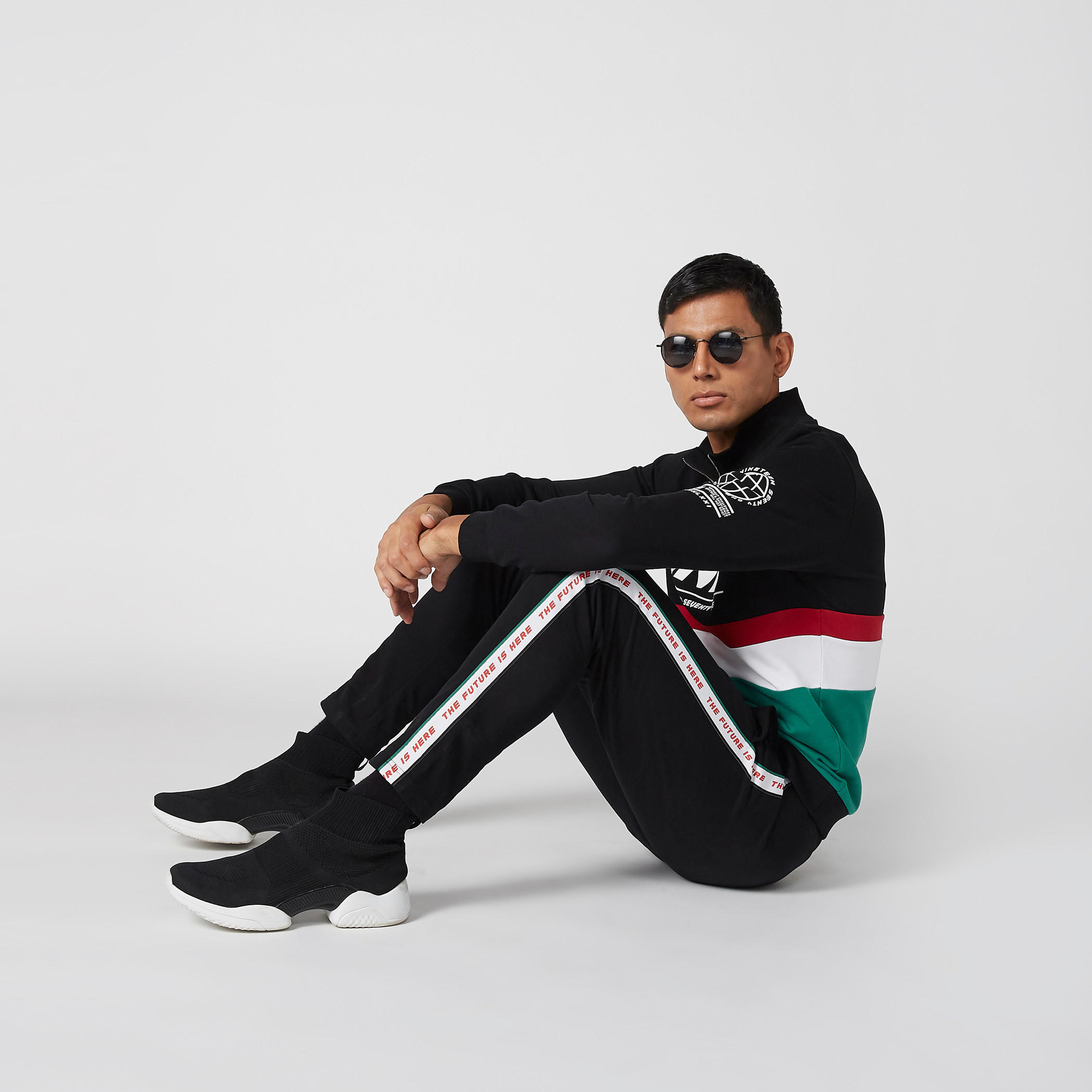 بنطال رياضي بجيوب وشريطة جانبية بطبعات-men-clothing-bottoms-trousersandchinos-trousers-image-5