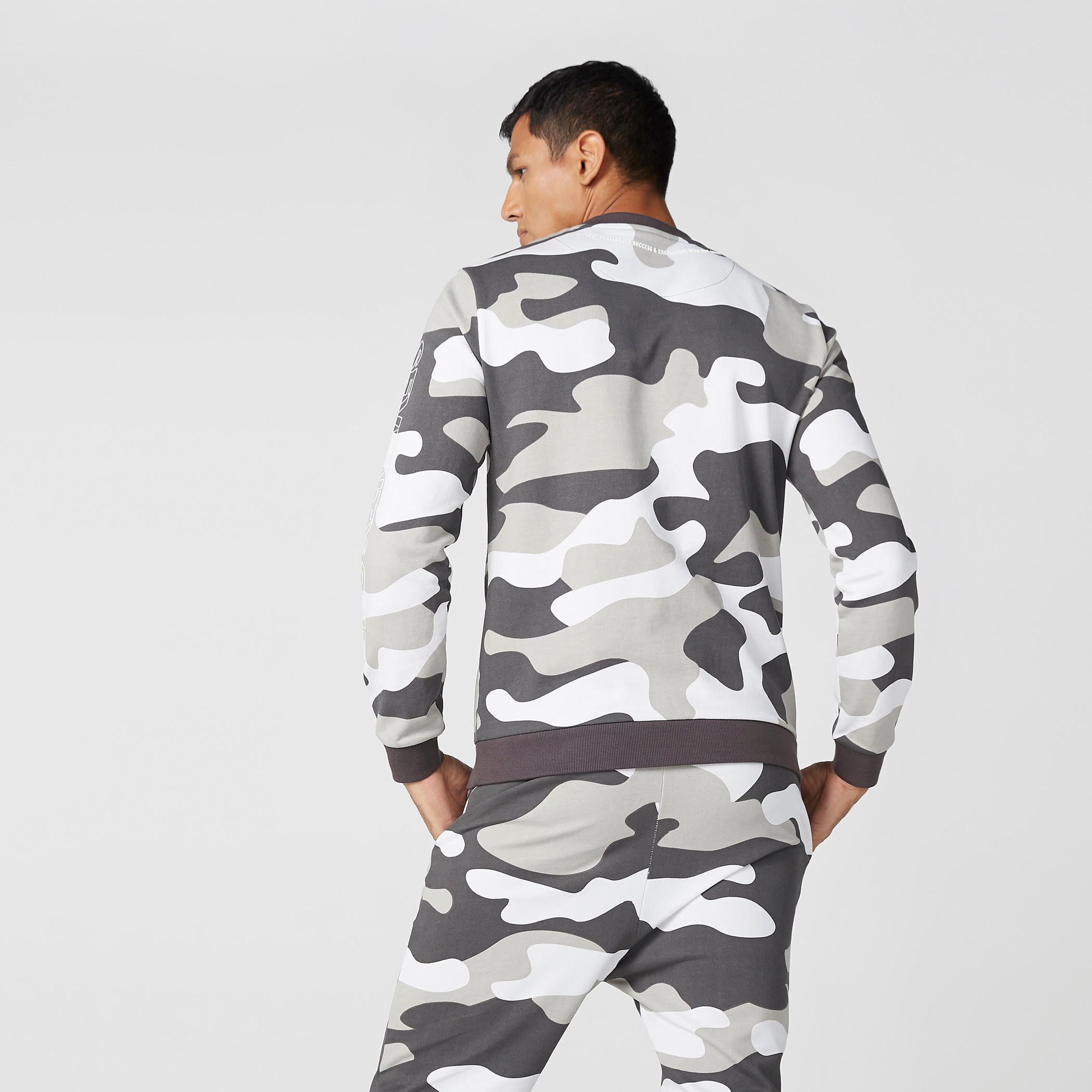 Camouflage Printed Round Neck Sweatshirt with Long Sleeves-men-winterwear-hoodiesandsweatshirts-image-3