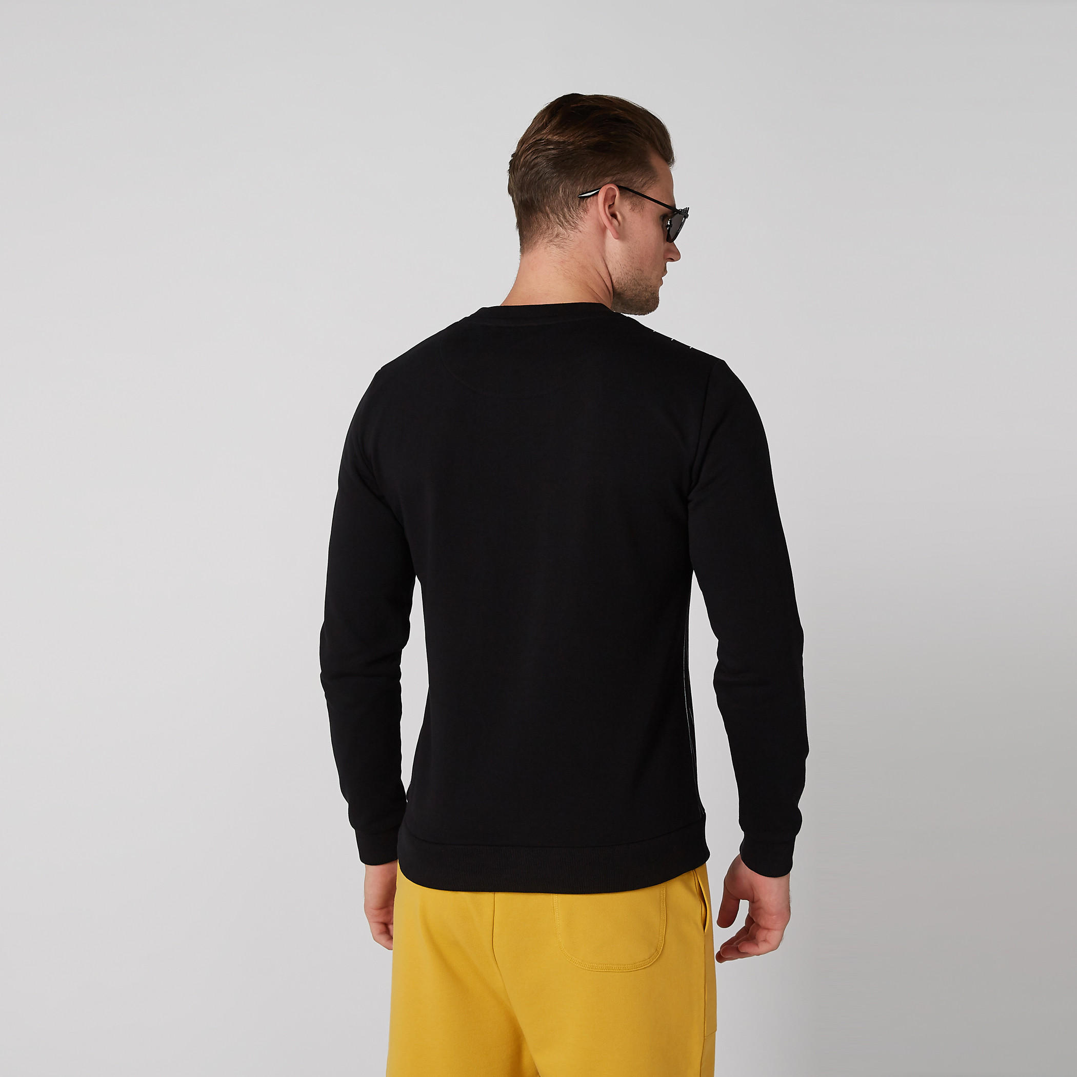 سويت شيرت مقلّم بياقة ضيّقة وأكمام طويلة-men-winterwear-hoodiesandsweatshirts-image-1