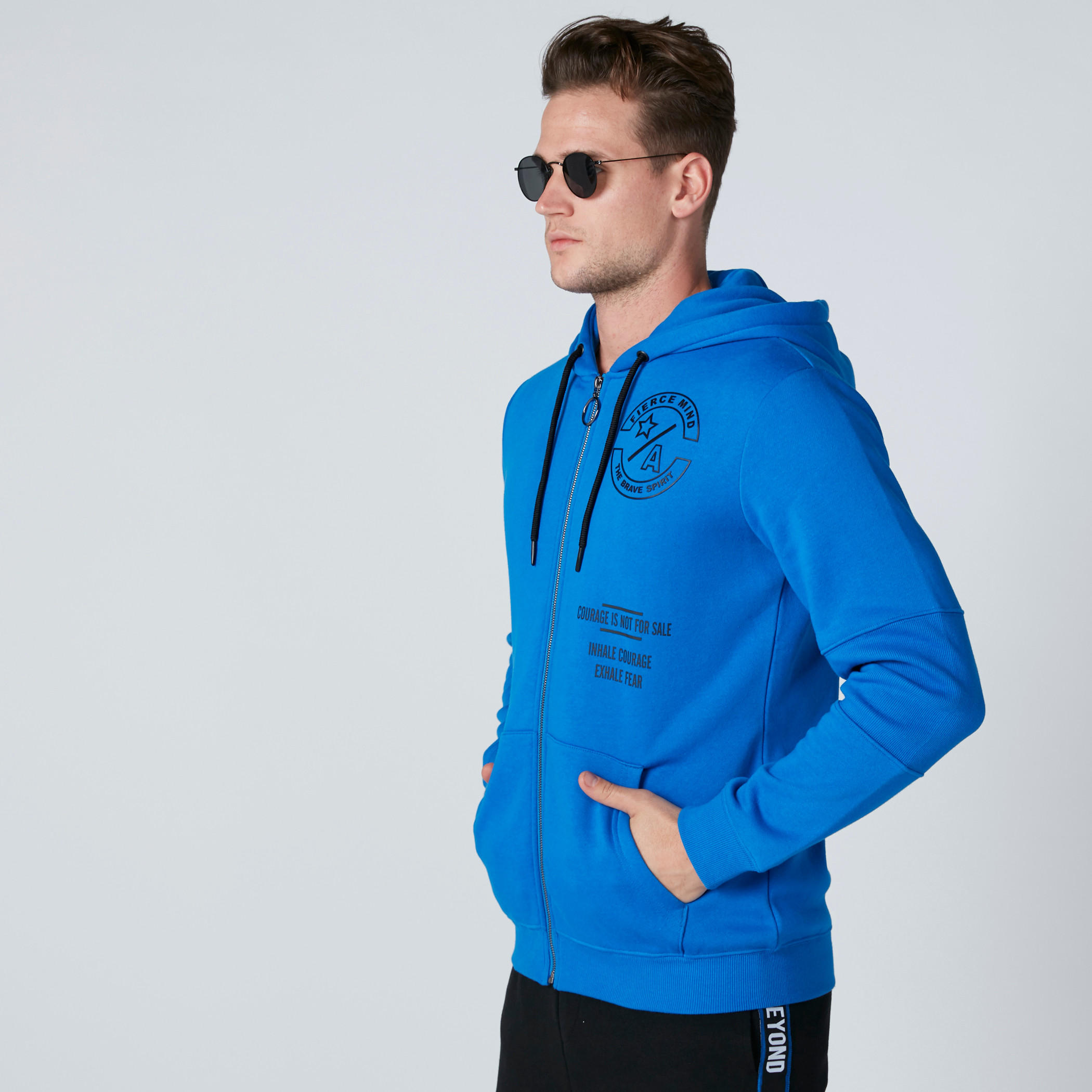 جاكيت بقبعة وجيوب وطبعات-men-clothing-jacketsandblazers-jackets-image-1