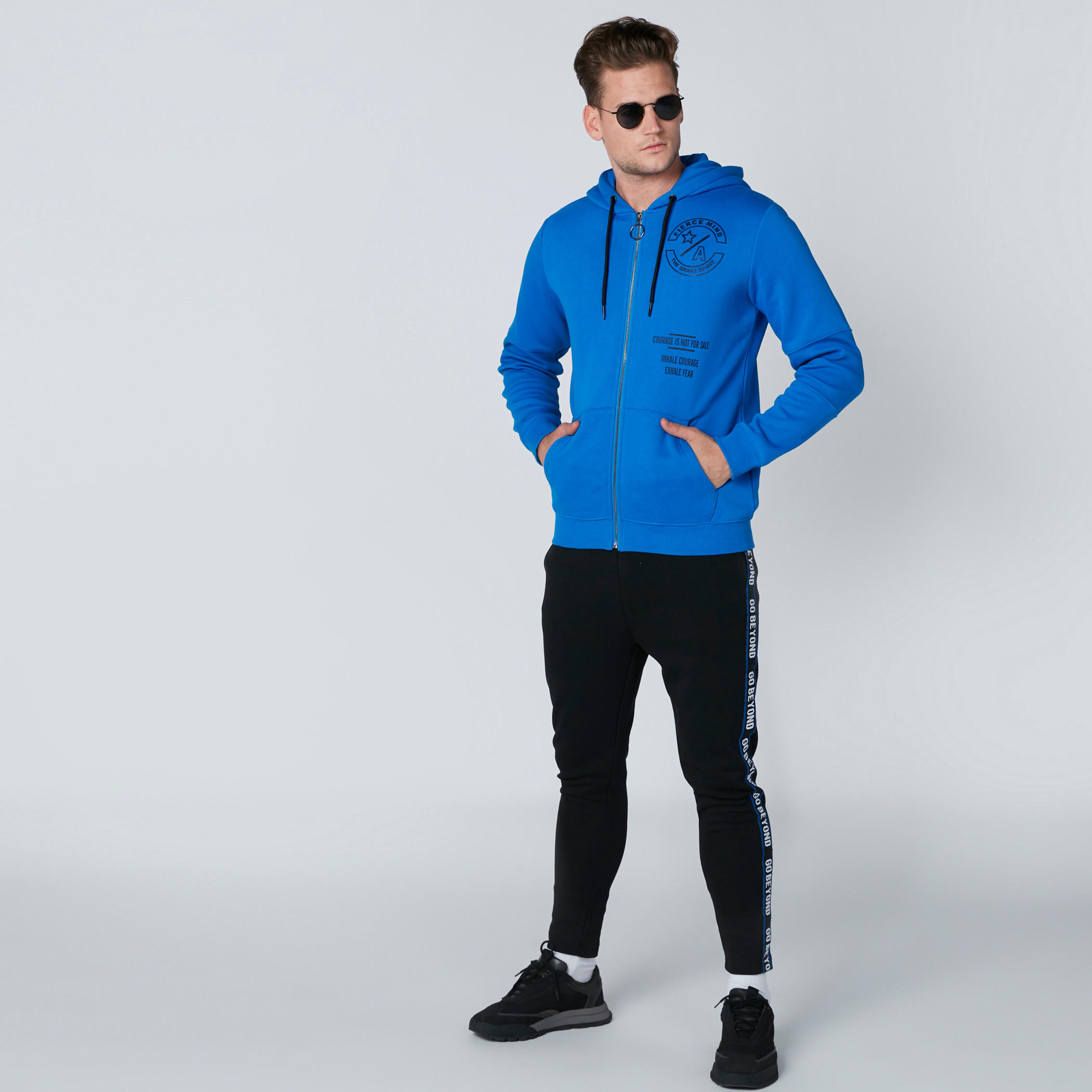 جاكيت بقبعة وجيوب وطبعات-men-clothing-jacketsandblazers-jackets-image-3