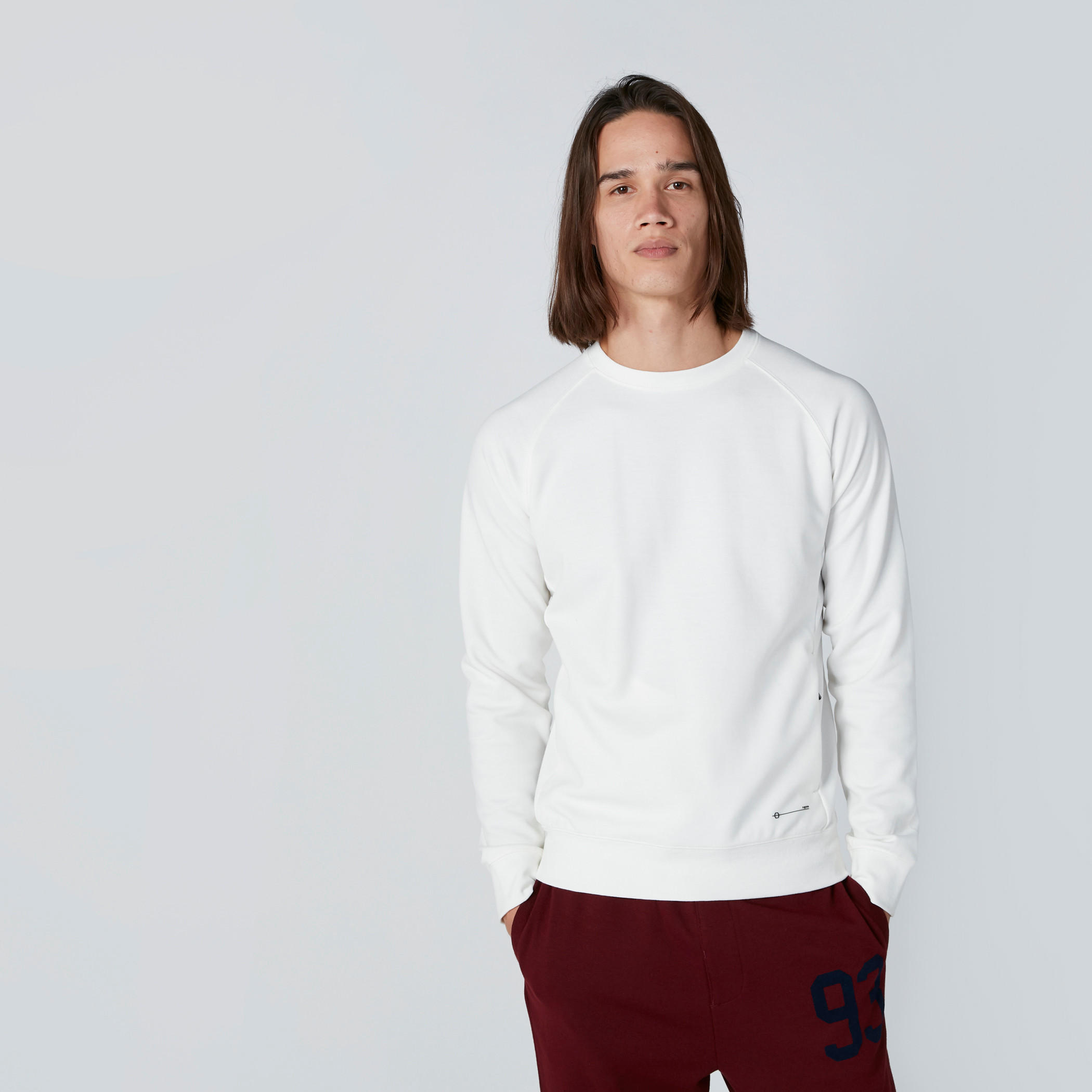 سويت شيرت بأكمام مغايرة وياقة مستديرة وجيوب-men-winterwear-hoodiesandsweatshirts-image-1