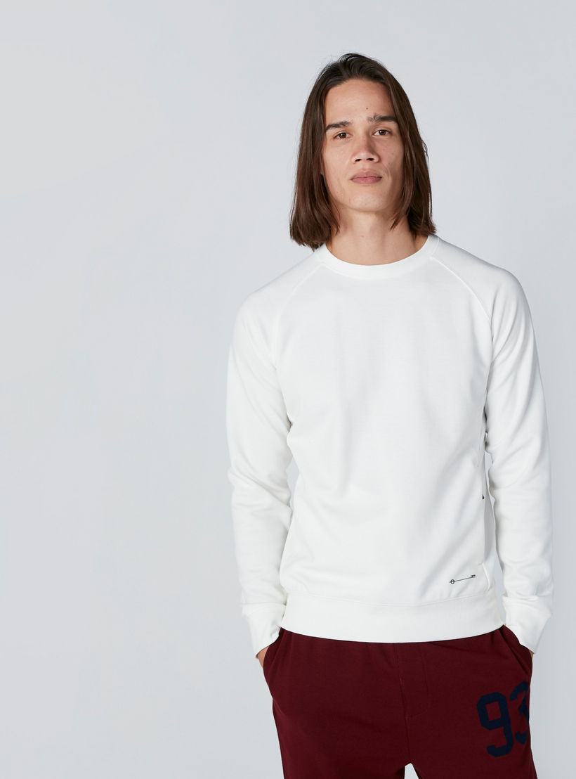 سويت شيرت بأكمام مغايرة وياقة مستديرة وجيوب-men-winterwear-hoodiesandsweatshirts-image-1