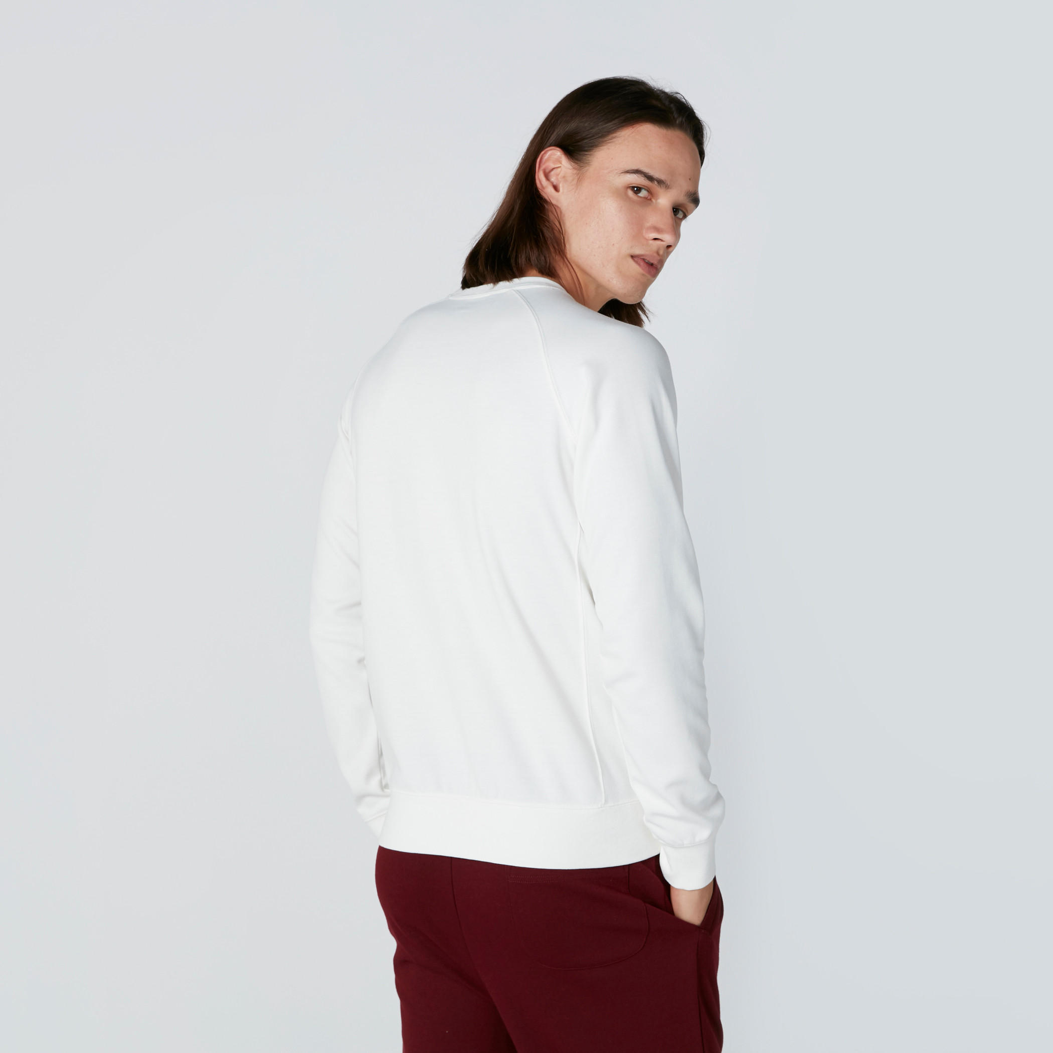 سويت شيرت بأكمام مغايرة وياقة مستديرة وجيوب-men-winterwear-hoodiesandsweatshirts-image-3