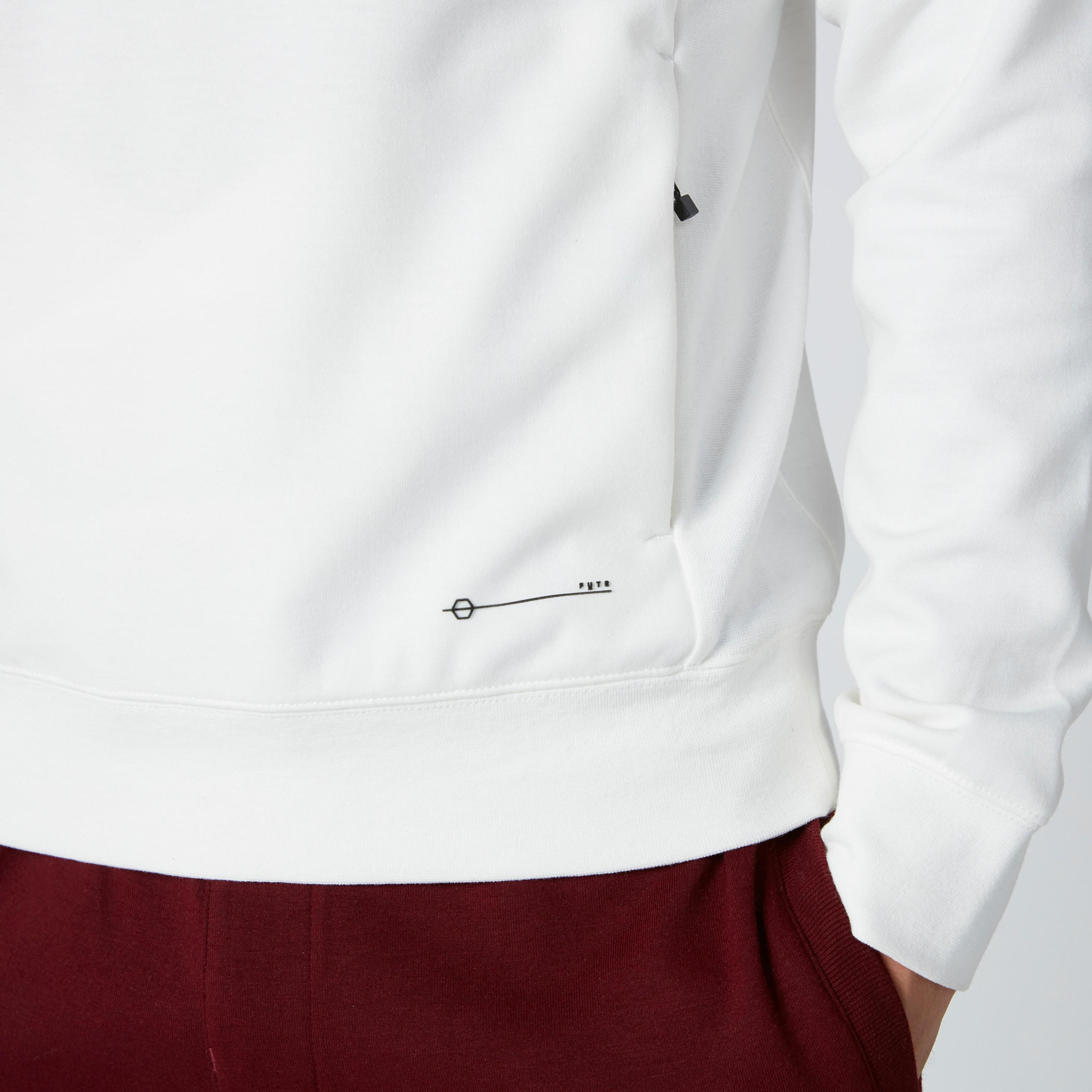 سويت شيرت بأكمام مغايرة وياقة مستديرة وجيوب-men-winterwear-hoodiesandsweatshirts-image-4