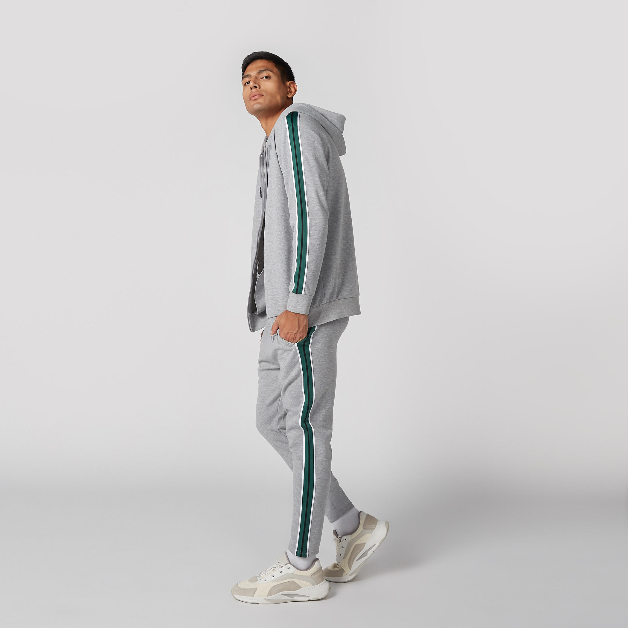 جاكيت بقبعة وسحّاب إغلاق-men-clothing-jacketsandblazers-jackets-image-2