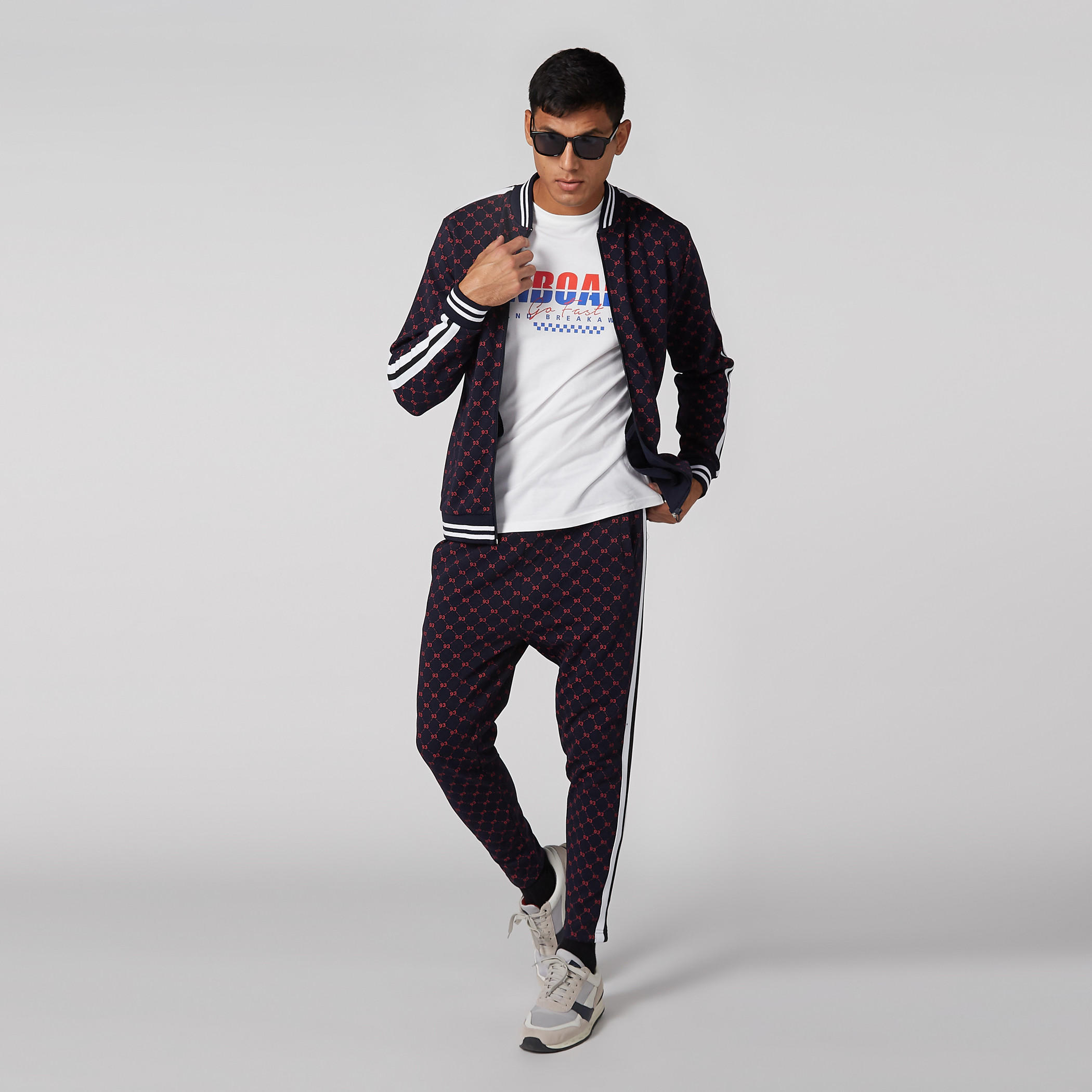 جاكيت بومبر بطبعات وأكمام طويلة-men-clothing-jacketsandblazers-jackets-image-4