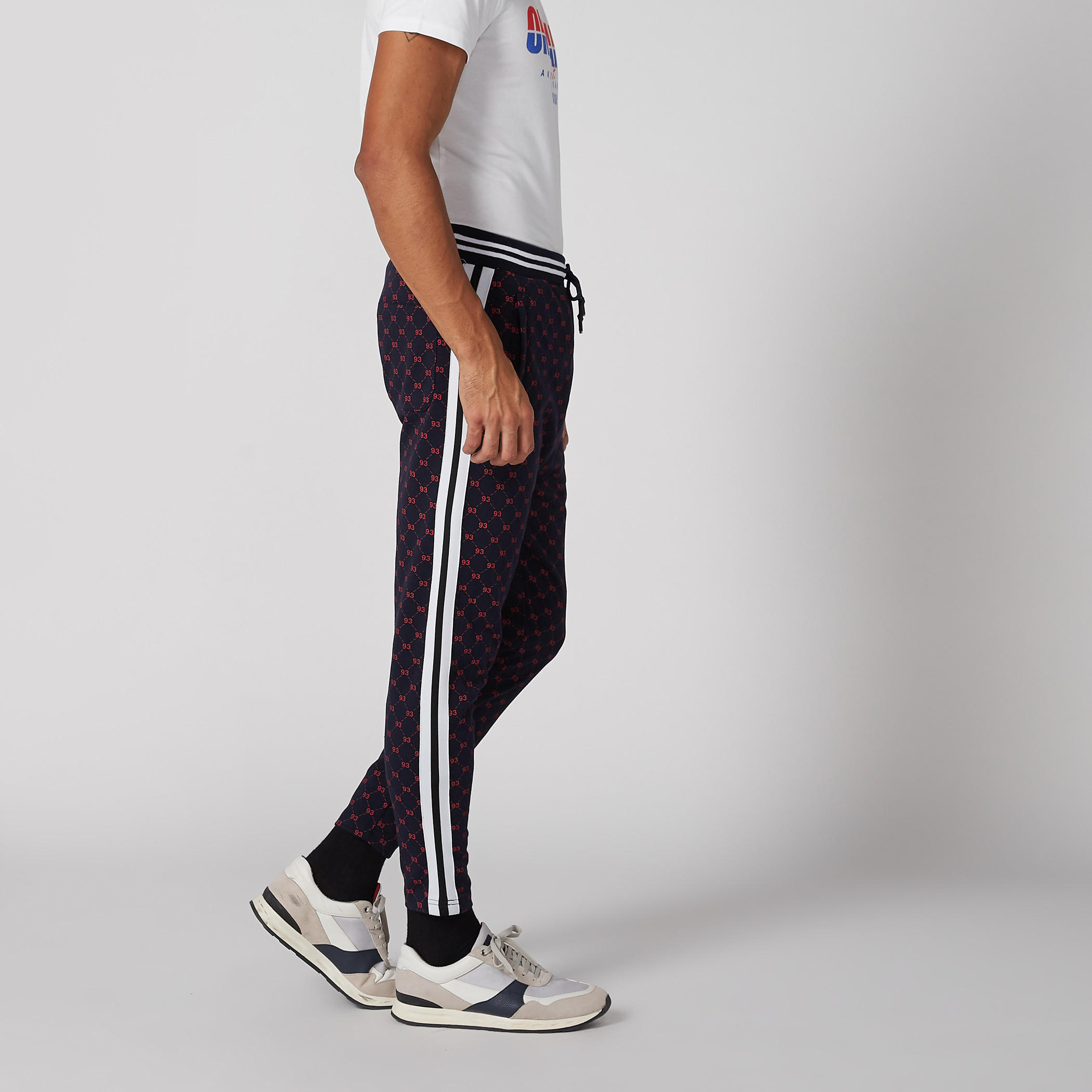 بنطال رياضي مطبوع برباط وجيوب-men-clothing-bottoms-joggers-image-2