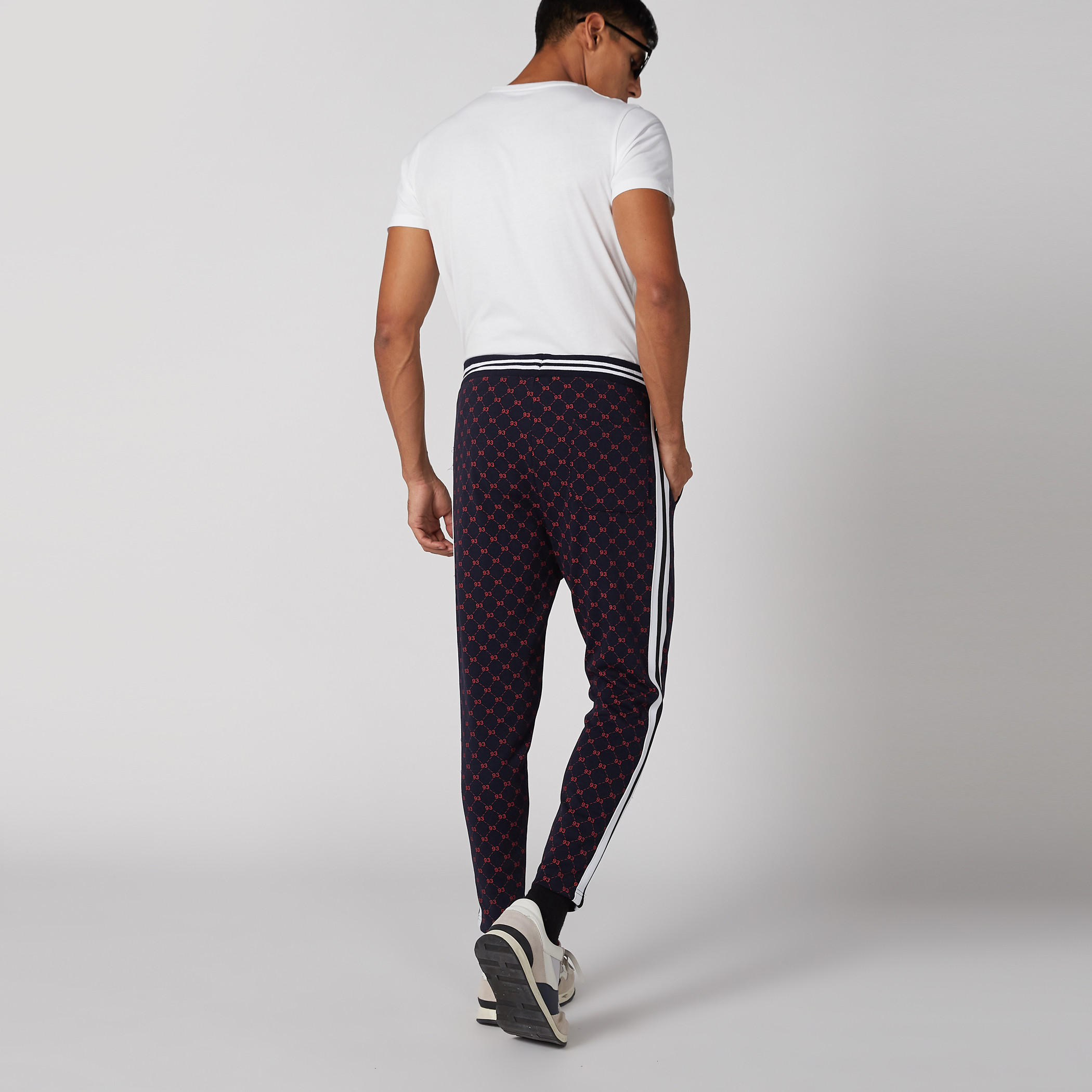 بنطال رياضي مطبوع برباط وجيوب-men-clothing-bottoms-joggers-image-5