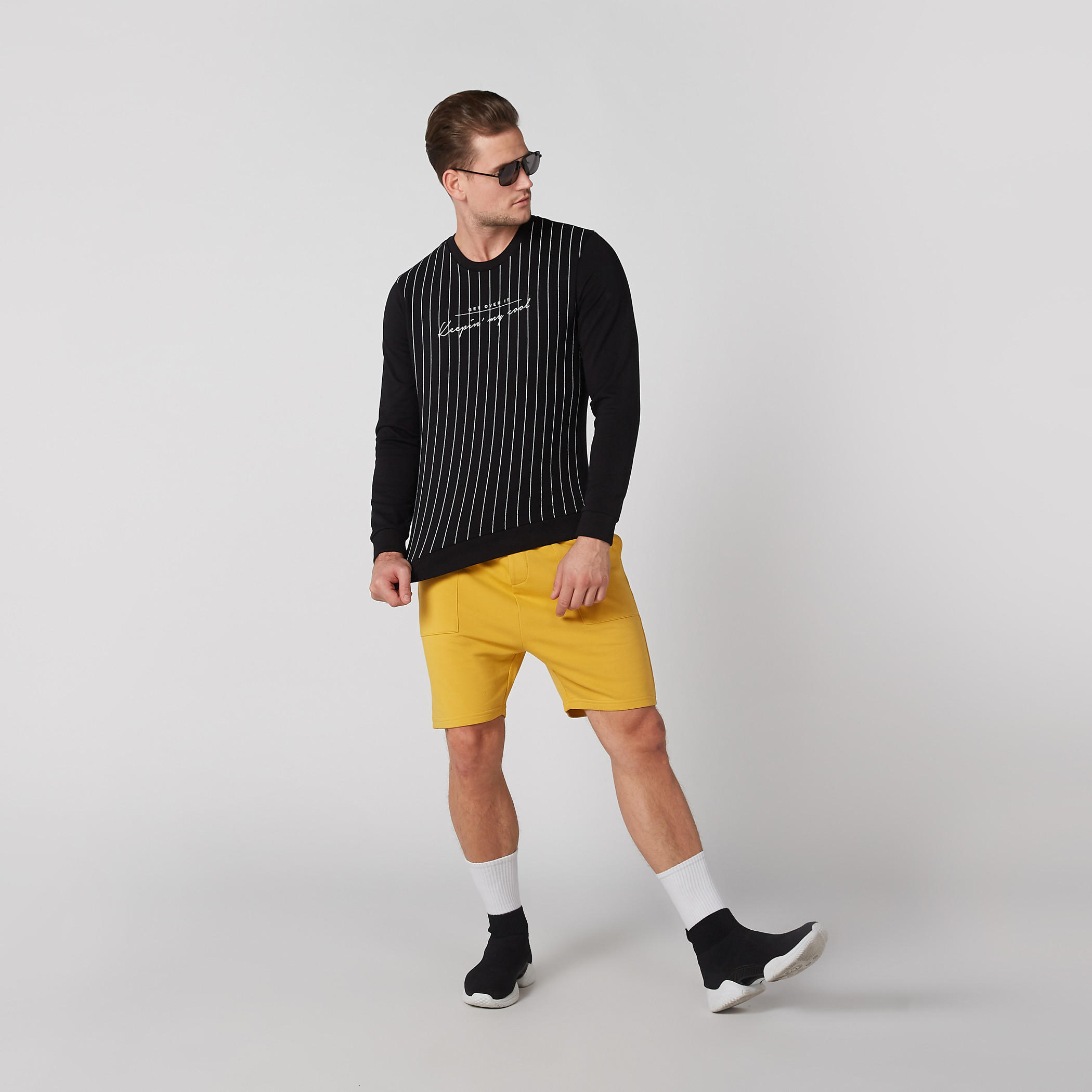 شورت بخصر مطّاطي وجيوب-men-clothing-bottoms-shorts-image-2