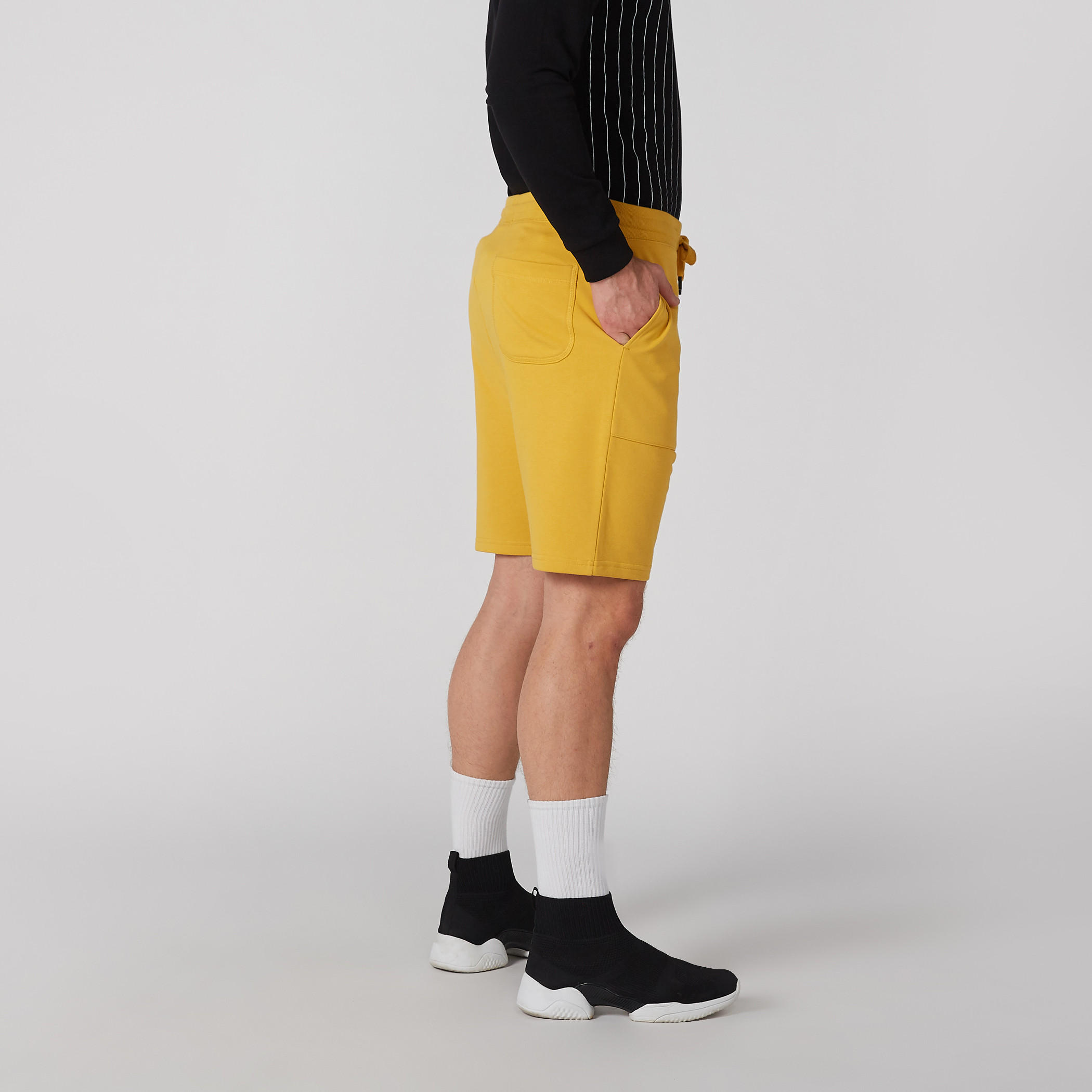 شورت بخصر مطّاطي وجيوب-men-clothing-bottoms-shorts-image-3
