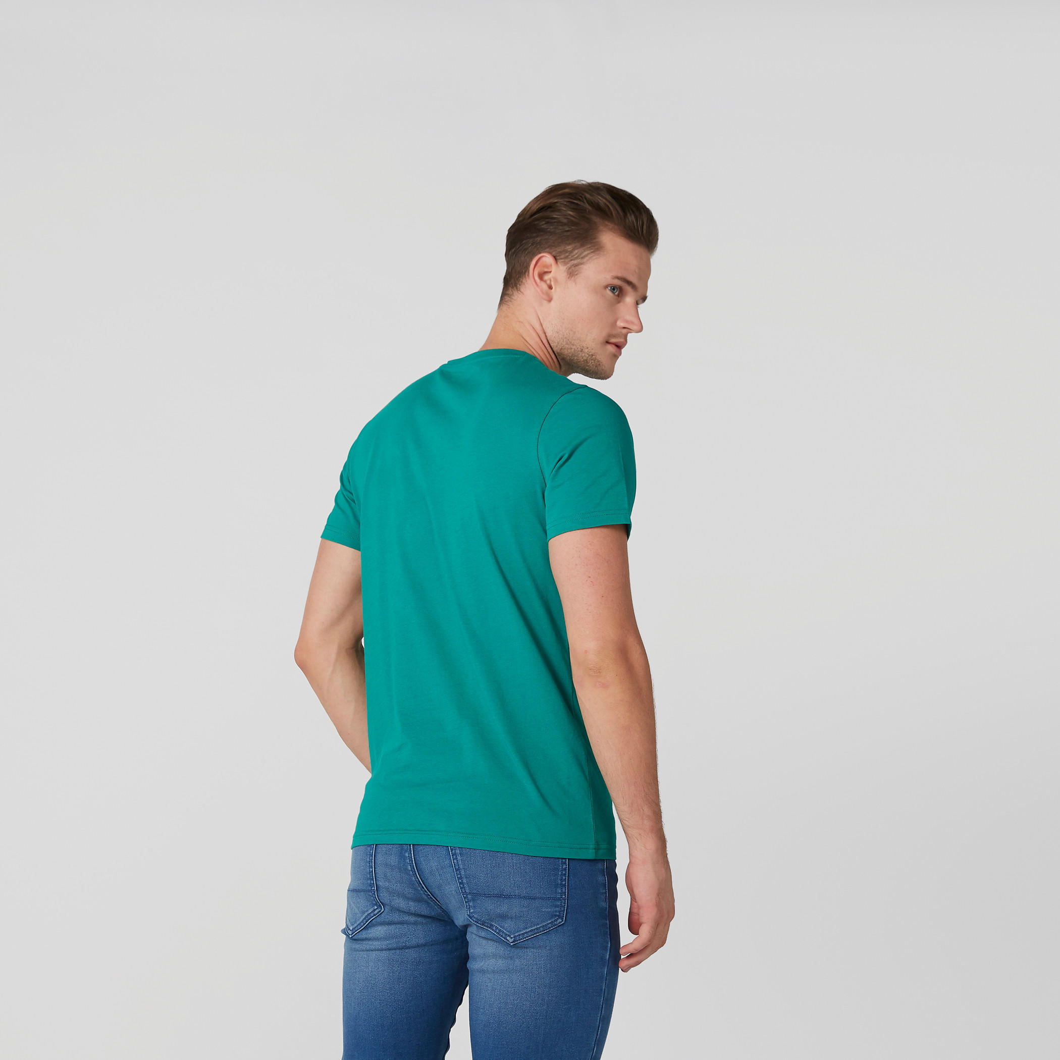 تيشيرت بأكمام قصيرة وطبعات نصيّة-men-clothing-tshirtsandpolos-tshirts-image-2