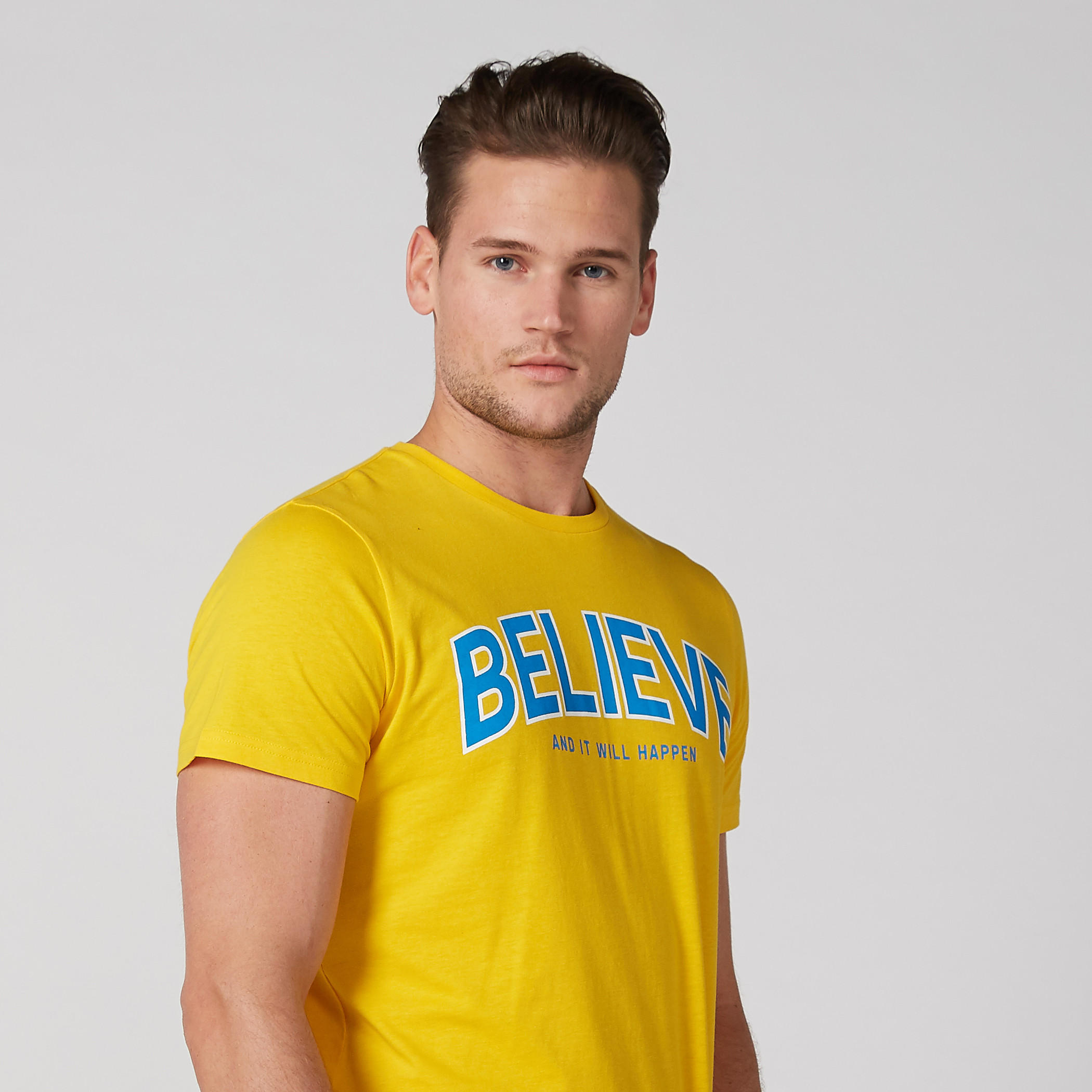 تيشيرت بياقة ضيّقة وأكمام قصيرة وطبعات-men-clothing-tshirtsandpolos-tshirts-image-2