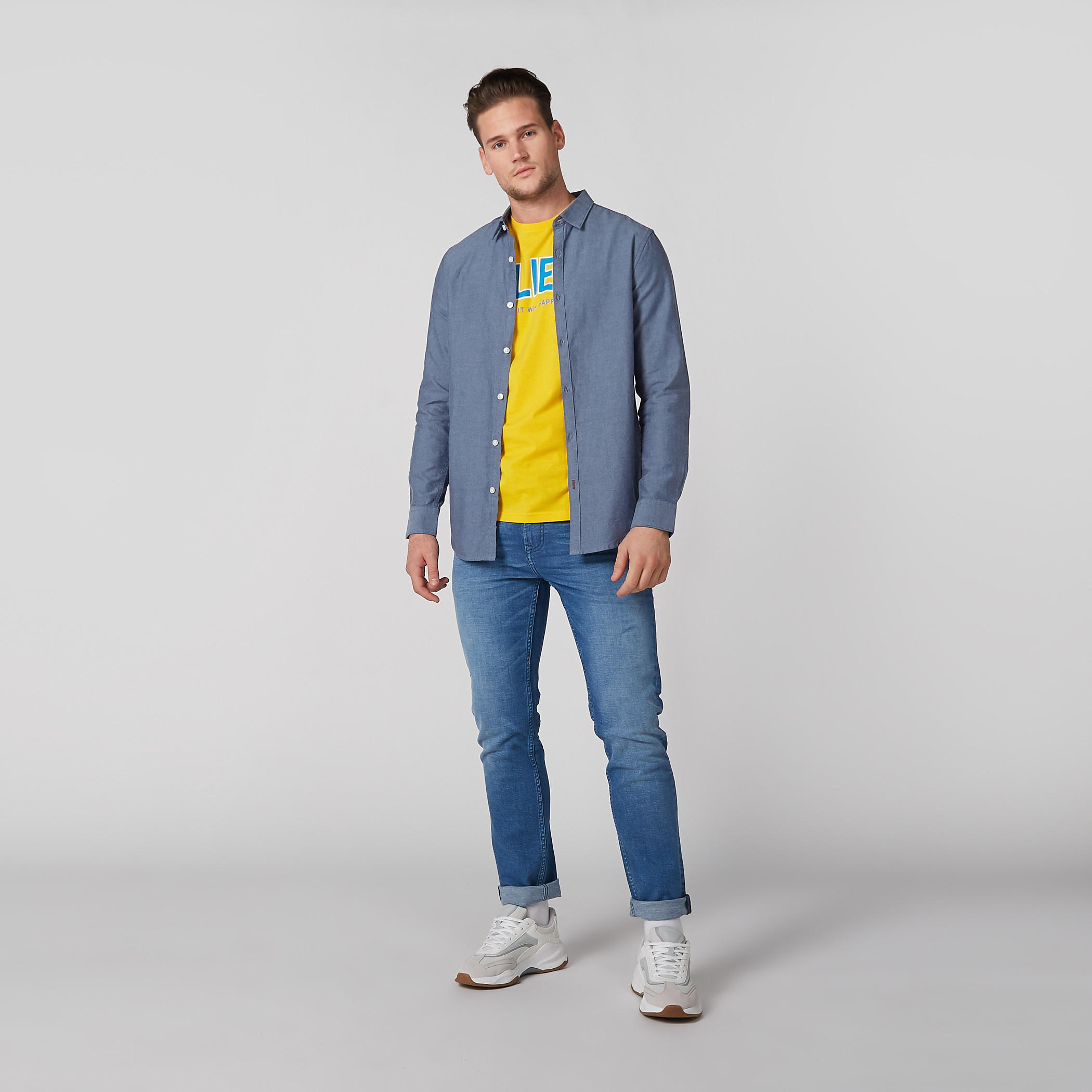 تيشيرت بياقة ضيّقة وأكمام قصيرة وطبعات-men-clothing-tshirtsandpolos-tshirts-image-3